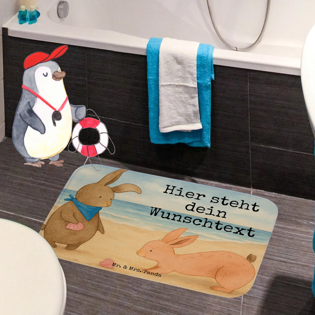 Personalisierte Badematte Hasen Muschel Design Badezimmerteppich Personalisiert, Badvorleger Mit Bestickung, Badmatte Waschbar Mit Wunschtext, Personaliserter Badvorleger, Badvorleger Schwarz Mit Wunschtext, Badvorleger Mit Wunschtext, Badvorleger Vintage Mit Namen, Badvorleger Mit Initialen, Badematten Set Personalisiert, Duschvorleger Mit Namen, Badvorleger Klein Mit Namen, Badezimmer Matte Mit Namen, Badvorleger Baumwolle Mit Namen, Badvorleger Selbst Gestalten, Werbegeschenk mit Text, Badvorleger Groß Mit Wunschtext, Badteppich Mit Wunschtext, Badvorleger Gäste-WC Personalisiert, Badematte Rutschfest Mit Namen, Waschbarer Badvorleger Mit Namen, Weicher Badvorleger Mit Wunschtext, Teppich Fürs Bad Mit Namen, Badezimmermatte Mit Wunschtext, Bad Fußmatte Personalisiert, Badläufer Mit Namen, Saugfähiger Badvorleger Mit Wunschtext, Badvorleger Weiß Mit Namen, Rechteckiger Badvorleger Mit Namen, Webegeschenk mit Firmennamen, Badvorleger Design Mit Gravur, Badvorleger Für Badewanne Mit Namen, Runder Badvorleger Personalisiert, Badvorleger Mit Namen, Badgarnitur Mit Wunschtext, Badvorleger Nachhaltig Mit Namen, Badvorleger Mikrofaser Personalisiert, Rutschfester Badvorleger Mit Namen, Badvorleger Für Dusche Mit Wunschtext, Badvorleger Mit Gravur, Badvorleger Gemustert Mit Wunschtext, Badematte Mit Namen, Badvorleger Klassisch Mit Wunschtext, Badvorleger Modern Mit Namen, Familie, Vatertag, Muttertag, Bruder, Schwester, Mama, Papa, Oma, Opa, beste Freundin, Freundinnen, Muscheln sammeln, Muscheln, Freundin, best friends, Hasen, Meer, BFF