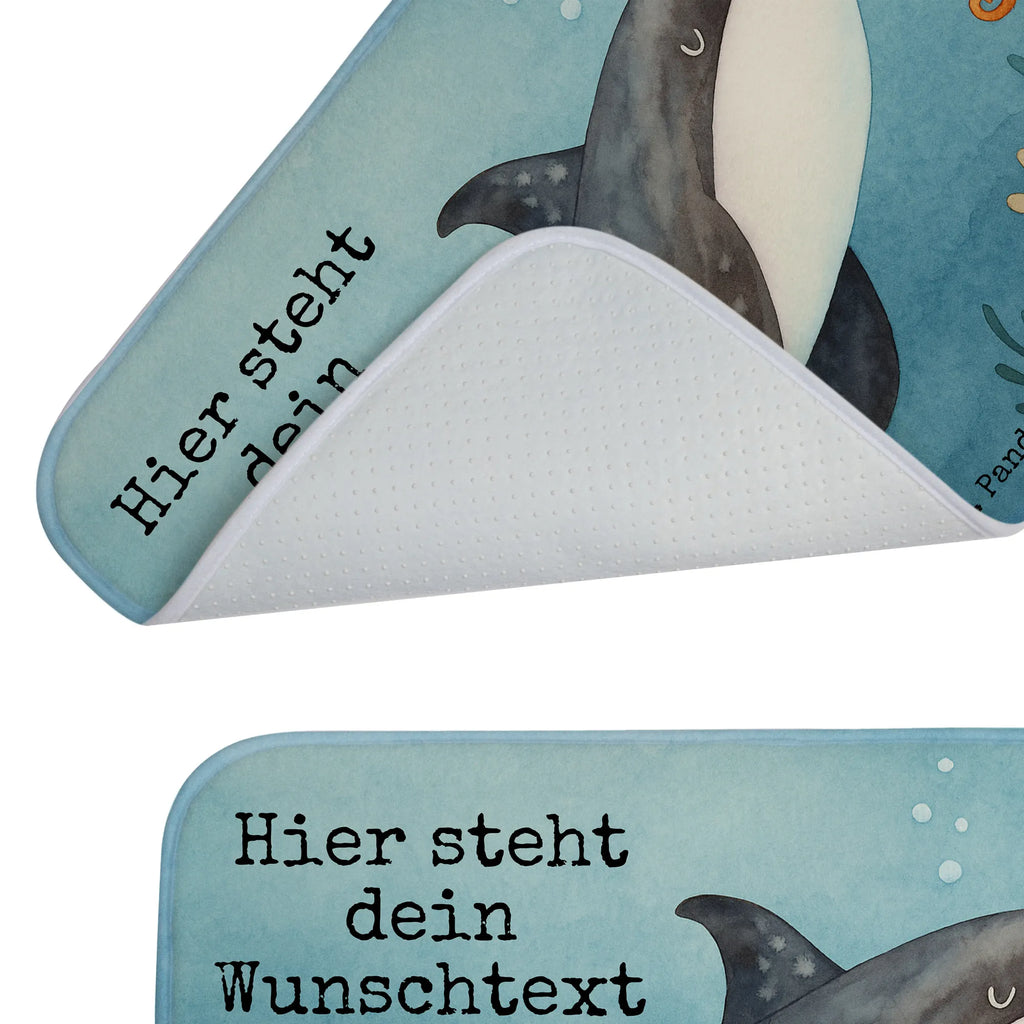 Personalisierte Badematte Orca Design Badvorleger Weiß Mit Namen, Badvorleger Design Mit Gravur, Badezimmermatte Mit Wunschtext, Badvorleger Mit Bestickung, Badmatte Waschbar Mit Wunschtext, Rutschfester Badvorleger Mit Namen, Badematte Mit Namen, Badvorleger Nachhaltig Mit Namen, Saugfähiger Badvorleger Mit Wunschtext, Badvorleger Baumwolle Mit Namen, Duschvorleger Mit Namen, Badvorleger Selbst Gestalten, Personaliserter Badvorleger, Rechteckiger Badvorleger Mit Namen, Badvorleger Modern Mit Namen, Badvorleger Gemustert Mit Wunschtext, Werbegeschenk mit Text, Badezimmerteppich Personalisiert, Webegeschenk mit Firmennamen, Badematte Rutschfest Mit Namen, Badvorleger Für Badewanne Mit Namen, Badvorleger Gäste-WC Personalisiert, Runder Badvorleger Personalisiert, Badvorleger Schwarz Mit Wunschtext, Badezimmer Matte Mit Namen, Badvorleger Groß Mit Wunschtext, Badläufer Mit Namen, Waschbarer Badvorleger Mit Namen, Weicher Badvorleger Mit Wunschtext, Badteppich Mit Wunschtext, Badvorleger Vintage Mit Namen, Badgarnitur Mit Wunschtext, Badvorleger Klassisch Mit Wunschtext, Badvorleger Für Dusche Mit Wunschtext, Badvorleger Mit Wunschtext, Badvorleger Mit Initialen, Badvorleger Klein Mit Namen, Badvorleger Mit Namen, Bad Fußmatte Personalisiert, Badvorleger Mikrofaser Personalisiert, Badvorleger Mit Gravur, Badematten Set Personalisiert, Teppich Fürs Bad Mit Namen, Meerestiere, Meer, Urlaub, Möglichkeiten, Selbstliebe, Orcas, Büro, Neustart, Motivation, Orca, Arbeit, Wal, Killerwal, Startup