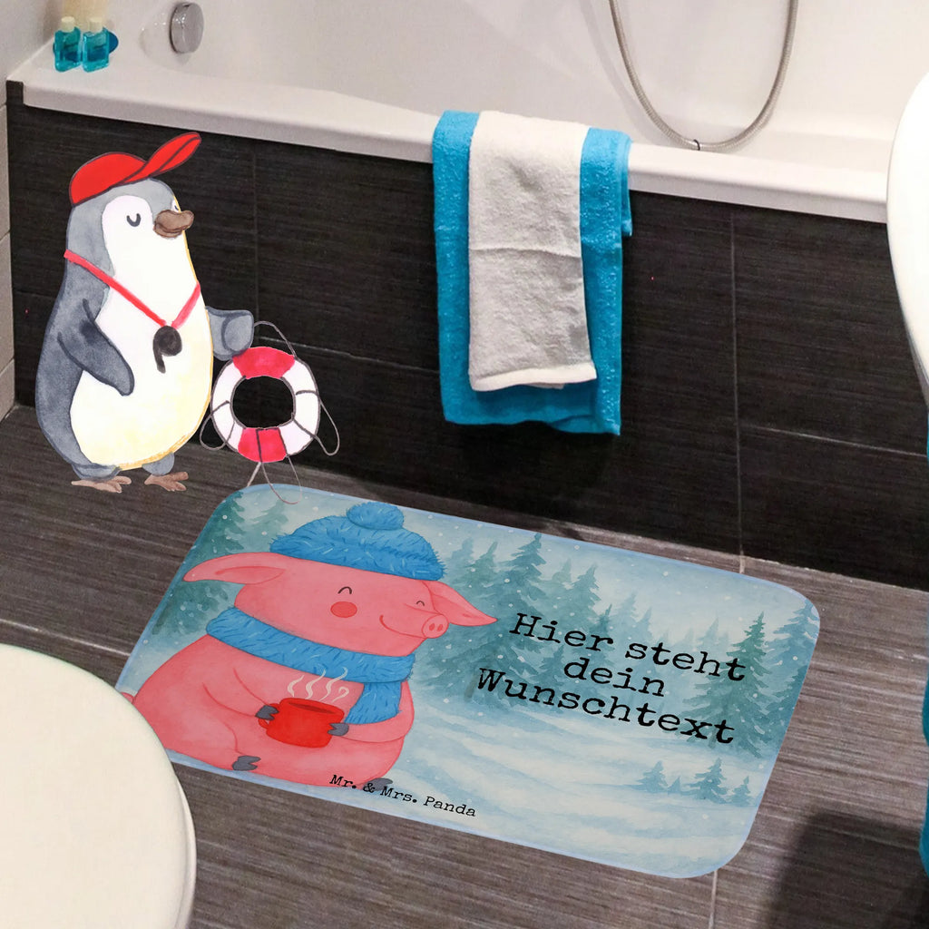Personalisierte Badematte Schwein Glühwein Design Badvorleger Mit Bestickung, Badvorleger Design Mit Gravur, Badezimmerteppich Personalisiert, Badvorleger Mit Wunschtext, Badgarnitur Mit Wunschtext, Duschvorleger Mit Namen, Badvorleger Mit Initialen, Werbegeschenk mit Text, Saugfähiger Badvorleger Mit Wunschtext, Teppich Fürs Bad Mit Namen, Badvorleger Für Dusche Mit Wunschtext, Badläufer Mit Namen, Bad Fußmatte Personalisiert, Personaliserter Badvorleger, Badvorleger Schwarz Mit Wunschtext, Rutschfester Badvorleger Mit Namen, Weicher Badvorleger Mit Wunschtext, Badvorleger Baumwolle Mit Namen, Waschbarer Badvorleger Mit Namen, Badvorleger Modern Mit Namen, Badvorleger Selbst Gestalten, Badematte Mit Namen, Badvorleger Gäste-WC Personalisiert, Runder Badvorleger Personalisiert, Rechteckiger Badvorleger Mit Namen, Badematten Set Personalisiert, Badmatte Waschbar Mit Wunschtext, Badezimmer Matte Mit Namen, Badvorleger Klassisch Mit Wunschtext, Badvorleger Mit Gravur, Badvorleger Nachhaltig Mit Namen, Badvorleger Mikrofaser Personalisiert, Badezimmermatte Mit Wunschtext, Badvorleger Klein Mit Namen, Badteppich Mit Wunschtext, Badematte Rutschfest Mit Namen, Webegeschenk mit Firmennamen, Badvorleger Gemustert Mit Wunschtext, Badvorleger Mit Namen, Badvorleger Weiß Mit Namen, Badvorleger Vintage Mit Namen, Badvorleger Groß Mit Wunschtext, Badvorleger Für Badewanne Mit Namen, Winter, Weihnachten, Weihnachtsdeko, Nikolaus, Advent, Heiligabend, Wintermotiv, Glühschwein, Punsch, Glühwein, Weihnachtsmarkt