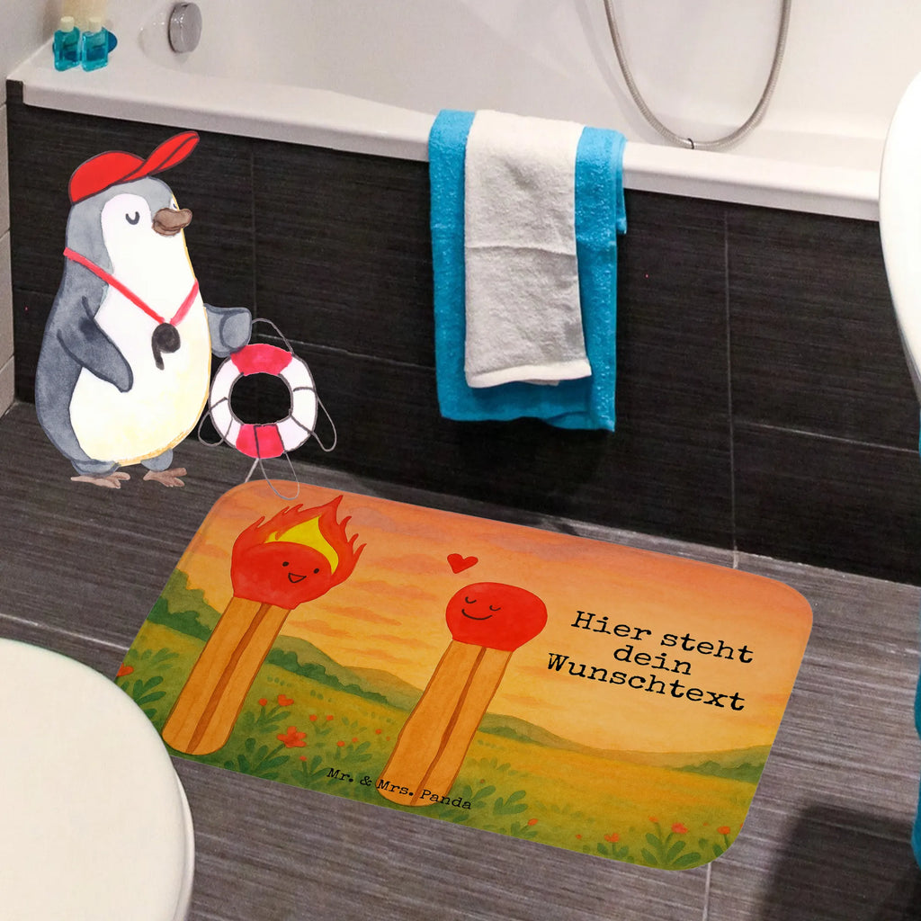 Personalisierte Badematte Streichhölzer Design Duschvorleger Mit Namen, Rutschfester Badvorleger Mit Namen, Badvorleger Für Dusche Mit Wunschtext, Personaliserter Badvorleger, Saugfähiger Badvorleger Mit Wunschtext, Webegeschenk mit Firmennamen, Badvorleger Mit Gravur, Badezimmermatte Mit Wunschtext, Badteppich Mit Wunschtext, Badläufer Mit Namen, Badvorleger Gäste-WC Personalisiert, Badvorleger Gemustert Mit Wunschtext, Badvorleger Mit Namen, Badvorleger Weiß Mit Namen, Weicher Badvorleger Mit Wunschtext, Badmatte Waschbar Mit Wunschtext, Badvorleger Mikrofaser Personalisiert, Badematte Mit Namen, Badezimmerteppich Personalisiert, Bad Fußmatte Personalisiert, Badematte Rutschfest Mit Namen, Badvorleger Modern Mit Namen, Badvorleger Baumwolle Mit Namen, Waschbarer Badvorleger Mit Namen, Badvorleger Design Mit Gravur, Badvorleger Mit Wunschtext, Badvorleger Vintage Mit Namen, Badvorleger Groß Mit Wunschtext, Badvorleger Schwarz Mit Wunschtext, Badezimmer Matte Mit Namen, Badgarnitur Mit Wunschtext, Badvorleger Selbst Gestalten, Badvorleger Klassisch Mit Wunschtext, Werbegeschenk mit Text, Badvorleger Mit Initialen, Badvorleger Nachhaltig Mit Namen, Rechteckiger Badvorleger Mit Namen, Badvorleger Mit Bestickung, Badematten Set Personalisiert, Teppich Fürs Bad Mit Namen, Badvorleger Klein Mit Namen, Badvorleger Für Badewanne Mit Namen, Runder Badvorleger Personalisiert, Liebe, Partner, Freund, Freundin, Ehemann, Ehefrau, Heiraten, Verlobung, Heiratsantrag, Liebesgeschenk, Jahrestag, Hocheitstag, Streichhölzer