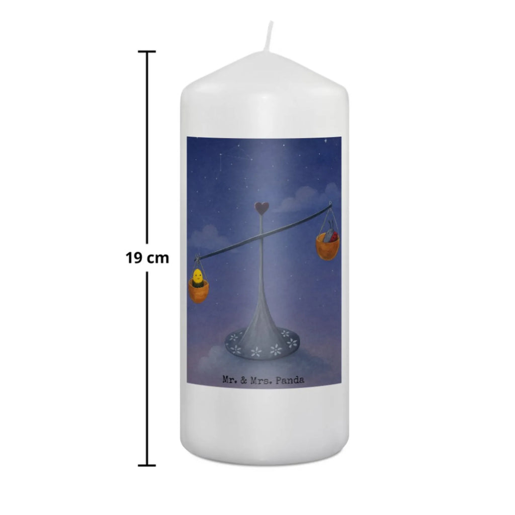 Candle Star sign Scale Design Kerze Für Firmung, Kerze Mit Namensgravur, Sojawachskerze, Tafelkerze, Kerze Mit Duft, Laternenkerze, Dinnerkerzenpaar, Andachtskerze, Stumpenkerzen-Set, Kerze Für Taufe, Kerze Ohne Duft, Fair-Trade-Kerze, Streukerze, Stearin­kerze, Kerze Mit Fotoeinleger, Bio-Kerze, Kerze, Duftkerze, Kerze Mit Prägung, Votivkerze, Handgemachte Kerze, Metall-Kerze, Kerze Mit Spruch, Kerze Für Hochzeit, Kerze Für Weihnachten, Grablicht, Handgegossene Kerze, Stabkerze, Kerze Für Kommunion, Kerze Mit Motiv, Tischkerze, Gedenkkerze, Dinnerkerze, Glas-Kerze, Outdoor-Kerze, Kerze Für Geburtstag, Kerze Als Gastgeschenk, Kerze Für Ostern, Blockkerze, Kerze Für Advent, Teelicht, Stumpenkerze, Kerze Mit Gravur, Grabkerze, Gartenkerze, Trauerkerze, Tierkreiszeichen, Sternzeichen, Horoskop, Astrologie, Aszendent, Geburtstag Oktober, Biene, Hummel, Marienkäfer, Geschenk September, Gleichgewicht, Waage, Geburtstag September, Waage Geschenk, Geschenk Oktober, Waage Sternzeichen