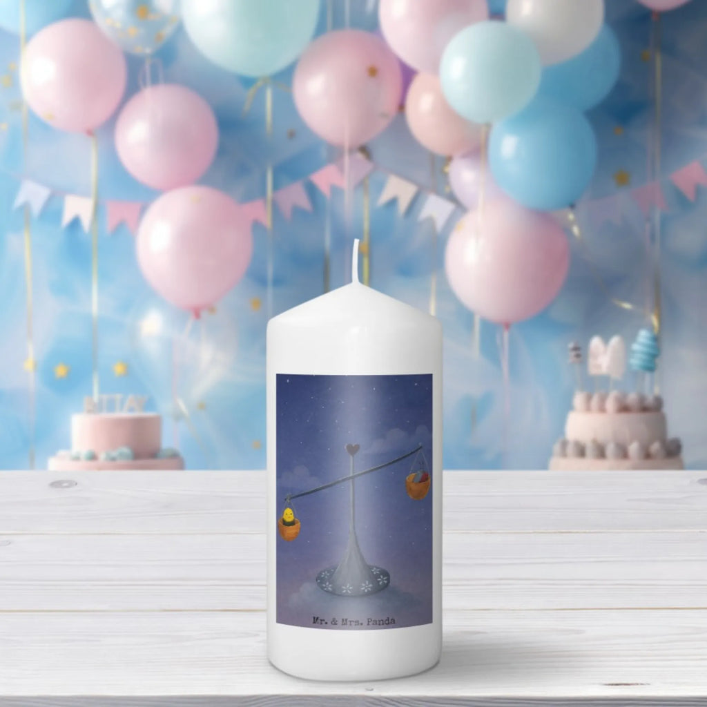 Candle Star sign Scale Design Kerze Für Firmung, Kerze Mit Namensgravur, Sojawachskerze, Tafelkerze, Kerze Mit Duft, Laternenkerze, Dinnerkerzenpaar, Andachtskerze, Stumpenkerzen-Set, Kerze Für Taufe, Kerze Ohne Duft, Fair-Trade-Kerze, Streukerze, Stearin­kerze, Kerze Mit Fotoeinleger, Bio-Kerze, Kerze, Duftkerze, Kerze Mit Prägung, Votivkerze, Handgemachte Kerze, Metall-Kerze, Kerze Mit Spruch, Kerze Für Hochzeit, Kerze Für Weihnachten, Grablicht, Handgegossene Kerze, Stabkerze, Kerze Für Kommunion, Kerze Mit Motiv, Tischkerze, Gedenkkerze, Dinnerkerze, Glas-Kerze, Outdoor-Kerze, Kerze Für Geburtstag, Kerze Als Gastgeschenk, Kerze Für Ostern, Blockkerze, Kerze Für Advent, Teelicht, Stumpenkerze, Kerze Mit Gravur, Grabkerze, Gartenkerze, Trauerkerze, Tierkreiszeichen, Sternzeichen, Horoskop, Astrologie, Aszendent, Geburtstag Oktober, Biene, Hummel, Marienkäfer, Geschenk September, Gleichgewicht, Waage, Geburtstag September, Waage Geschenk, Geschenk Oktober, Waage Sternzeichen