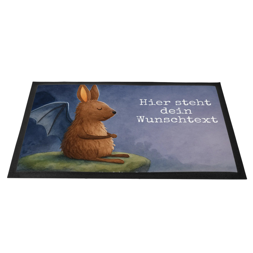 Personalisierte Fußmatte Fledermaus Sitzen Design Fußmatte bedrucken, Namensfussmatte, Türvorleger mit Namen, Fußmatte mit Namen, Haustürmatte personalisiert, Bedrucken, Türvorleger personalisiert, Personalisiert, Personalisierte Fußmatte, Personalisieruung, Wunschnamen, Tiermotive, Gute Laune, lustige Sprüche, Tiere, Motivation, Fledermäuse, Fledermaus, entspannen
