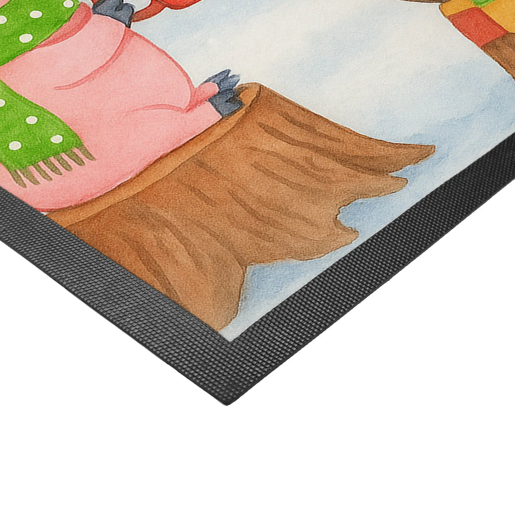 Personalisierte Fußmatte Glühschwein Sause Design Fußmatte mit Namen, Türvorleger mit Namen, Namensfussmatte, Fußmatte bedrucken, Bedrucken, Haustürmatte personalisiert, Wunschnamen, Personalisieruung, Personalisierte Fußmatte, Türvorleger personalisiert, Personalisiert, Winter, Weihnachten, Weihnachtsdeko, Nikolaus, Advent, Heiligabend, Wintermotiv, Bär, Prost, Weihnachtszeit, Alles Gute, Schwein
