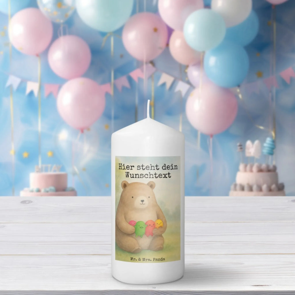Personalisierte Kerze Bär Gefühl Design Andachtskerze Mit Namensgravur, Teelicht Mit Namensdruck, Bio-Kerze Mit Wunschname, Kerze Mit Spruch Und Namen, Bienenwachskerze Mit Wunschname, Sojawachskerze Mit Namensdruck, Outdoor-Kerze Mit Namensgravur, Votivkerze Mit Wunschname, Kerze Für Hochzeit Mit Namensgravur, Firmungskerze Mit Wunschname, Kerze Mit Namen, LED-Kerze Mit Wunschname, Stearinkerze Mit Gravur, Weihnachtskerze Mit Namensgravur, Stabkerze Mit Gravur, Glas-Kerze Mit Wunschname, Handgemachte Kerze Mit Wunschname, Gedenkkerze Mit Namen, Holz-Kerze Mit Namen, Fair-Trade-Kerze Mit Namensgravur, Kerzen-Set Mit Namensgravur, Stumpenkerze Mit Namensgravur, Duftkerze Mit Namen, Trauerkerze Mit Namen, Osterkerze Mit Namen, Grabkerze Mit Namensgravur, Schwimmkerze Mit Namen, Gastgeschenk Kerze Mit Namen, Kerze Mit Prägung Und Wunschname, Gartenkerze Mit Namen, Metall-Kerze Mit Namensgravur, Laternenkerze Mit Namensdruck, Tafelkerze Mit Wunschname, Handgegossene Kerze Mit Namen, Personalisierte Kerze, Tischkerze Mit Namensdruck, Kerze Für Geburtstag Mit Wunschname, Taufekerze Mit Namensgravur, Kommunionkerze Mit Namen, Blockkerze Mit Namensdruck, Streukerze Mit Namensdruck, Adventskerze Mit Wunschname, Bär, Teddy, Teddybär, Wahnsinn, Verrückt, Durchgedreht