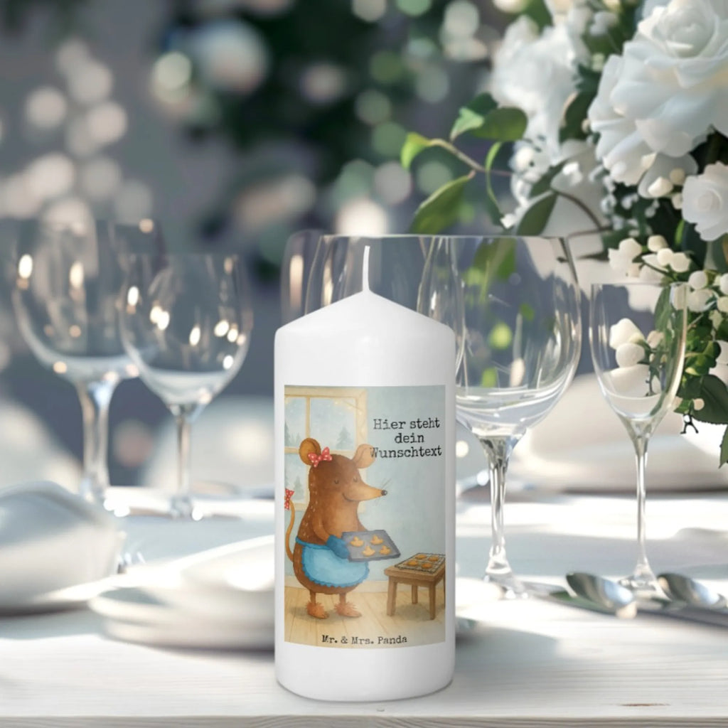 Personalisierte Kerze Maus Kekse Design Holz-Kerze Mit Namen, Bienenwachskerze Mit Wunschname, Andachtskerze Mit Namensgravur, Osterkerze Mit Namen, Teelicht Mit Namensdruck, Stumpenkerze Mit Namensgravur, Taufekerze Mit Namensgravur, Kerze Für Hochzeit Mit Namensgravur, Kerze Für Geburtstag Mit Wunschname, Tafelkerze Mit Wunschname, Schwimmkerze Mit Namen, Bio-Kerze Mit Wunschname, Firmungskerze Mit Wunschname, Streukerze Mit Namensdruck, LED-Kerze Mit Wunschname, Adventskerze Mit Wunschname, Glas-Kerze Mit Wunschname, Kerze Mit Namen, Metall-Kerze Mit Namensgravur, Fair-Trade-Kerze Mit Namensgravur, Stearinkerze Mit Gravur, Outdoor-Kerze Mit Namensgravur, Votivkerze Mit Wunschname, Gastgeschenk Kerze Mit Namen, Trauerkerze Mit Namen, Personalisierte Kerze, Handgemachte Kerze Mit Wunschname, Duftkerze Mit Namen, Weihnachtskerze Mit Namensgravur, Grabkerze Mit Namensgravur, Kommunionkerze Mit Namen, Blockkerze Mit Namensdruck, Tischkerze Mit Namensdruck, Sojawachskerze Mit Namensdruck, Kerze Mit Prägung Und Wunschname, Laternenkerze Mit Namensdruck, Handgegossene Kerze Mit Namen, Kerze Mit Spruch Und Namen, Kerzen-Set Mit Namensgravur, Gedenkkerze Mit Namen, Stabkerze Mit Gravur, Gartenkerze Mit Namen, Winter, Weihnachten, Weihnachtsdeko, Nikolaus, Advent, Heiligabend, Wintermotiv, Plätzchen, Weihnachtskekse, backen, Chaosqueen, Weihnachtsbäckerei, Maus, Kekse