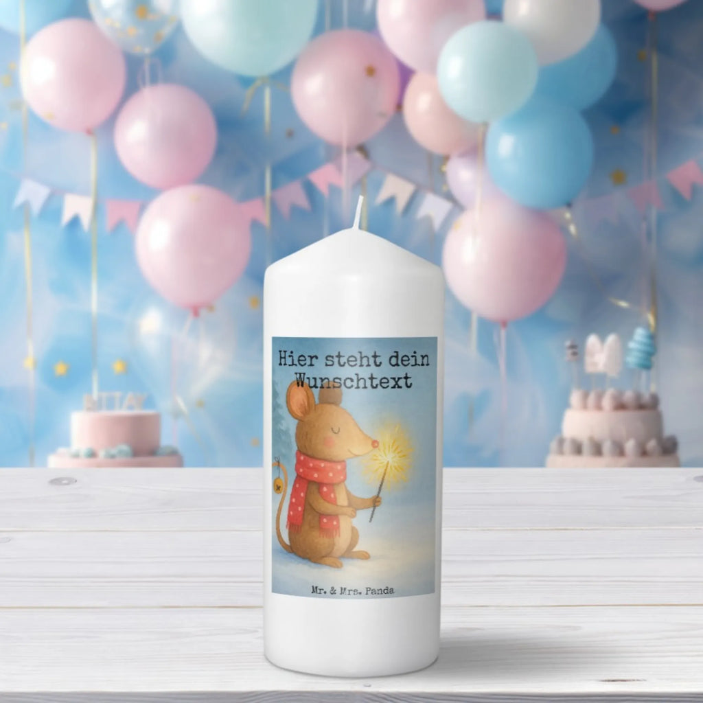 Personalisierte Kerze Maus Weihnachten Design Kerze Für Geburtstag Mit Wunschname, Handgemachte Kerze Mit Wunschname, Gastgeschenk Kerze Mit Namen, Kerze Mit Namen, Adventskerze Mit Wunschname, Kommunionkerze Mit Namen, Gedenkkerze Mit Namen, Kerze Für Hochzeit Mit Namensgravur, Handgegossene Kerze Mit Namen, Sojawachskerze Mit Namensdruck, Bienenwachskerze Mit Wunschname, Schwimmkerze Mit Namen, Glas-Kerze Mit Wunschname, Tischkerze Mit Namensdruck, Votivkerze Mit Wunschname, Kerzen-Set Mit Namensgravur, Stearinkerze Mit Gravur, Stabkerze Mit Gravur, Stumpenkerze Mit Namensgravur, Holz-Kerze Mit Namen, Andachtskerze Mit Namensgravur, Grabkerze Mit Namensgravur, Taufekerze Mit Namensgravur, Laternenkerze Mit Namensdruck, Outdoor-Kerze Mit Namensgravur, Duftkerze Mit Namen, Tafelkerze Mit Wunschname, Blockkerze Mit Namensdruck, LED-Kerze Mit Wunschname, Metall-Kerze Mit Namensgravur, Gartenkerze Mit Namen, Weihnachtskerze Mit Namensgravur, Personalisierte Kerze, Bio-Kerze Mit Wunschname, Streukerze Mit Namensdruck, Kerze Mit Spruch Und Namen, Kerze Mit Prägung Und Wunschname, Fair-Trade-Kerze Mit Namensgravur, Trauerkerze Mit Namen, Osterkerze Mit Namen, Teelicht Mit Namensdruck, Firmungskerze Mit Wunschname, Winter, Weihnachten, Weihnachtsdeko, Nikolaus, Advent, Heiligabend, Wintermotiv, Weihnachtsmotiv, Weihnachtsgruß, Mäuschen, Maus, Frohe Weihnachten, Weihnachtswunder