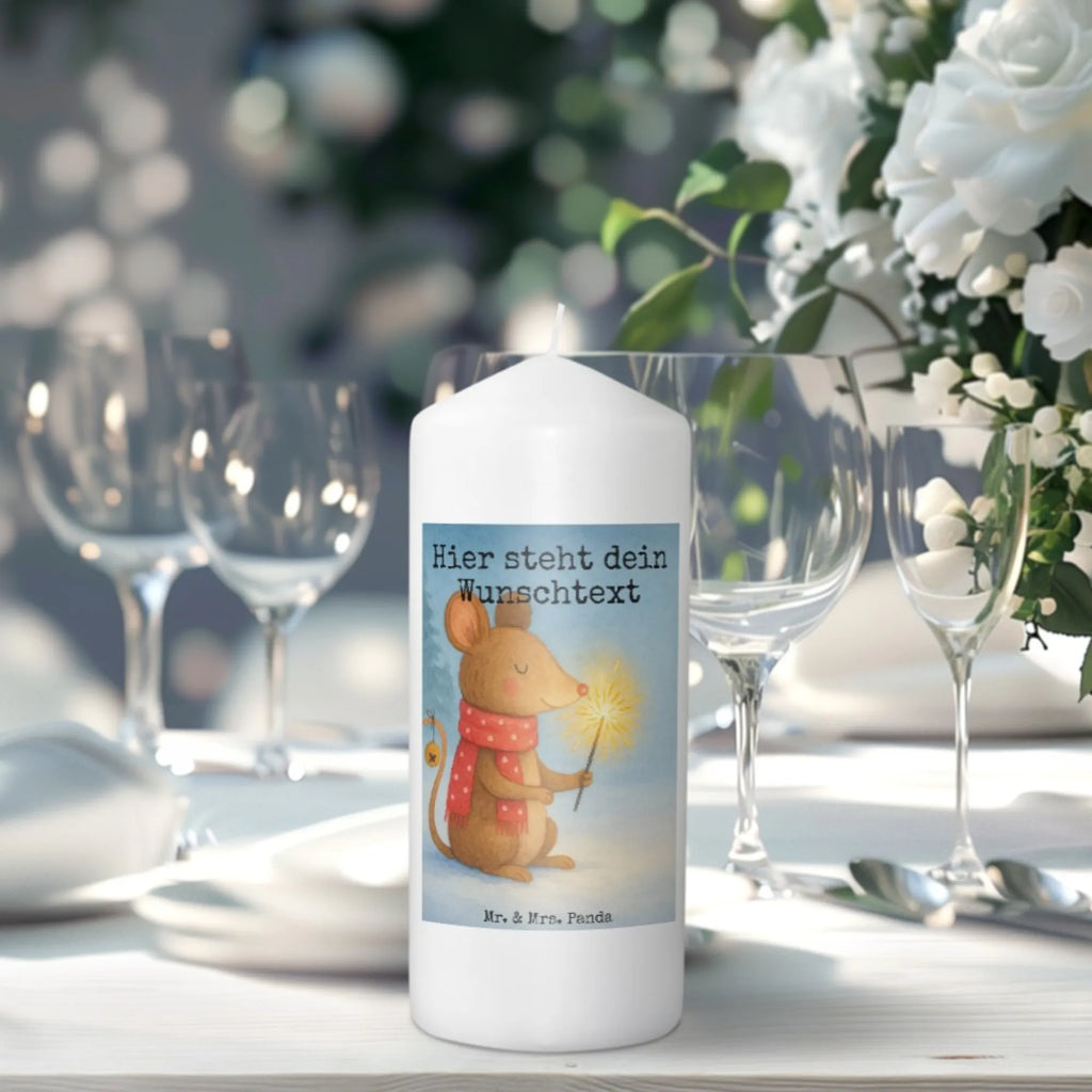 Personalisierte Kerze Maus Weihnachten Design Kerze Für Geburtstag Mit Wunschname, Handgemachte Kerze Mit Wunschname, Gastgeschenk Kerze Mit Namen, Kerze Mit Namen, Adventskerze Mit Wunschname, Kommunionkerze Mit Namen, Gedenkkerze Mit Namen, Kerze Für Hochzeit Mit Namensgravur, Handgegossene Kerze Mit Namen, Sojawachskerze Mit Namensdruck, Bienenwachskerze Mit Wunschname, Schwimmkerze Mit Namen, Glas-Kerze Mit Wunschname, Tischkerze Mit Namensdruck, Votivkerze Mit Wunschname, Kerzen-Set Mit Namensgravur, Stearinkerze Mit Gravur, Stabkerze Mit Gravur, Stumpenkerze Mit Namensgravur, Holz-Kerze Mit Namen, Andachtskerze Mit Namensgravur, Grabkerze Mit Namensgravur, Taufekerze Mit Namensgravur, Laternenkerze Mit Namensdruck, Outdoor-Kerze Mit Namensgravur, Duftkerze Mit Namen, Tafelkerze Mit Wunschname, Blockkerze Mit Namensdruck, LED-Kerze Mit Wunschname, Metall-Kerze Mit Namensgravur, Gartenkerze Mit Namen, Weihnachtskerze Mit Namensgravur, Personalisierte Kerze, Bio-Kerze Mit Wunschname, Streukerze Mit Namensdruck, Kerze Mit Spruch Und Namen, Kerze Mit Prägung Und Wunschname, Fair-Trade-Kerze Mit Namensgravur, Trauerkerze Mit Namen, Osterkerze Mit Namen, Teelicht Mit Namensdruck, Firmungskerze Mit Wunschname, Winter, Weihnachten, Weihnachtsdeko, Nikolaus, Advent, Heiligabend, Wintermotiv, Weihnachtsmotiv, Weihnachtsgruß, Mäuschen, Maus, Frohe Weihnachten, Weihnachtswunder