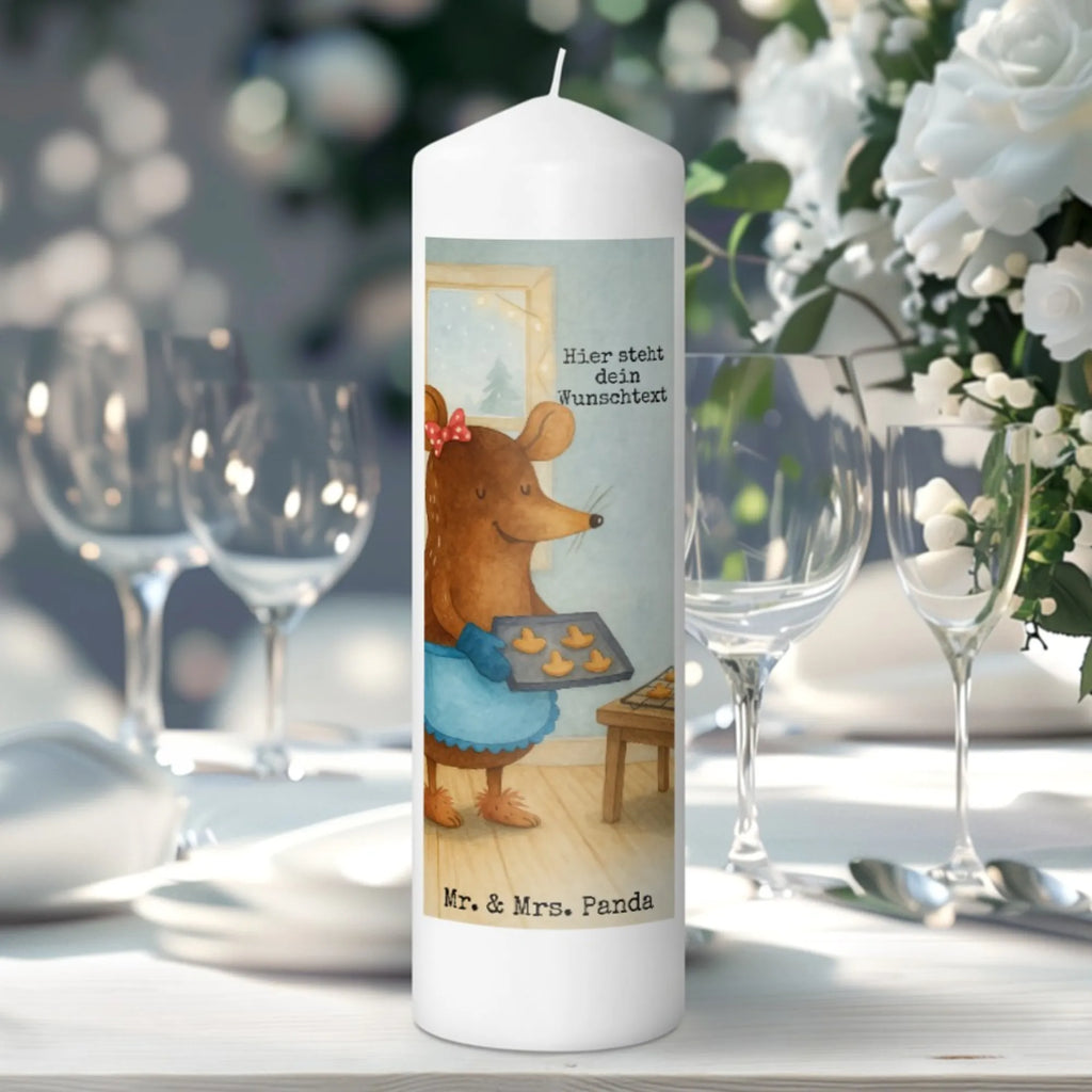 Personalisierte Kerze Maus Kekse Design Holz-Kerze Mit Namen, Bienenwachskerze Mit Wunschname, Andachtskerze Mit Namensgravur, Osterkerze Mit Namen, Teelicht Mit Namensdruck, Stumpenkerze Mit Namensgravur, Taufekerze Mit Namensgravur, Kerze Für Hochzeit Mit Namensgravur, Kerze Für Geburtstag Mit Wunschname, Tafelkerze Mit Wunschname, Schwimmkerze Mit Namen, Bio-Kerze Mit Wunschname, Firmungskerze Mit Wunschname, Streukerze Mit Namensdruck, LED-Kerze Mit Wunschname, Adventskerze Mit Wunschname, Glas-Kerze Mit Wunschname, Kerze Mit Namen, Metall-Kerze Mit Namensgravur, Fair-Trade-Kerze Mit Namensgravur, Stearinkerze Mit Gravur, Outdoor-Kerze Mit Namensgravur, Votivkerze Mit Wunschname, Gastgeschenk Kerze Mit Namen, Trauerkerze Mit Namen, Personalisierte Kerze, Handgemachte Kerze Mit Wunschname, Duftkerze Mit Namen, Weihnachtskerze Mit Namensgravur, Grabkerze Mit Namensgravur, Kommunionkerze Mit Namen, Blockkerze Mit Namensdruck, Tischkerze Mit Namensdruck, Sojawachskerze Mit Namensdruck, Kerze Mit Prägung Und Wunschname, Laternenkerze Mit Namensdruck, Handgegossene Kerze Mit Namen, Kerze Mit Spruch Und Namen, Kerzen-Set Mit Namensgravur, Gedenkkerze Mit Namen, Stabkerze Mit Gravur, Gartenkerze Mit Namen, Winter, Weihnachten, Weihnachtsdeko, Nikolaus, Advent, Heiligabend, Wintermotiv, Plätzchen, Weihnachtskekse, backen, Chaosqueen, Weihnachtsbäckerei, Maus, Kekse