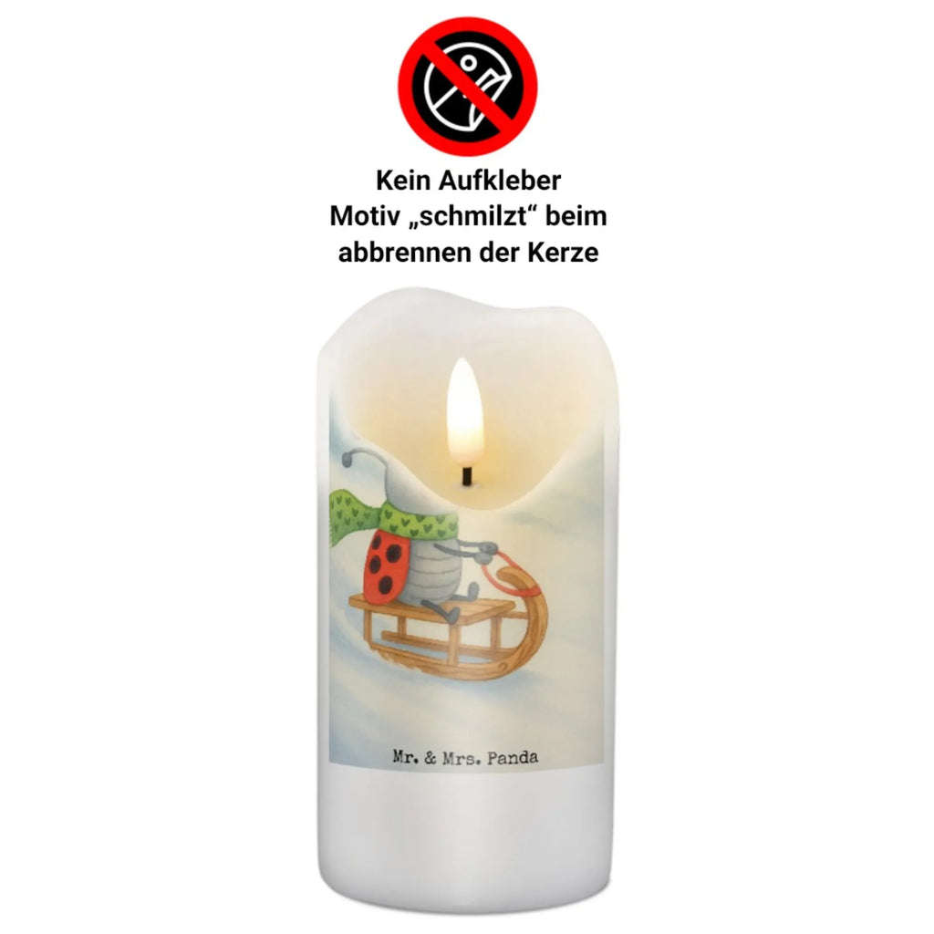 Personalised candle Smörle sledding Design Kerze Mit Prägung Und Wunschname, Osterkerze Mit Namen, Stearinkerze Mit Gravur, Bienenwachskerze Mit Wunschname, Kerze Für Hochzeit Mit Namensgravur, Taufekerze Mit Namensgravur, Glas-Kerze Mit Wunschname, Teelicht Mit Namensdruck, Adventskerze Mit Wunschname, Firmungskerze Mit Wunschname, Handgegossene Kerze Mit Namen, Tafelkerze Mit Wunschname, Bio-Kerze Mit Wunschname, Laternenkerze Mit Namensdruck, Personalisierte Kerze, Fair-Trade-Kerze Mit Namensgravur, Gedenkkerze Mit Namen, Blockkerze Mit Namensdruck, Metall-Kerze Mit Namensgravur, Kerze Für Geburtstag Mit Wunschname, LED-Kerze Mit Wunschname, Handgemachte Kerze Mit Wunschname, Kommunionkerze Mit Namen, Weihnachtskerze Mit Namensgravur, Gartenkerze Mit Namen, Outdoor-Kerze Mit Namensgravur, Kerze Mit Namen, Andachtskerze Mit Namensgravur, Streukerze Mit Namensdruck, Holz-Kerze Mit Namen, Votivkerze Mit Wunschname, Duftkerze Mit Namen, Stabkerze Mit Gravur, Grabkerze Mit Namensgravur, Sojawachskerze Mit Namensdruck, Schwimmkerze Mit Namen, Trauerkerze Mit Namen, Kerzen-Set Mit Namensgravur, Stumpenkerze Mit Namensgravur, Gastgeschenk Kerze Mit Namen, Tischkerze Mit Namensdruck, Kerze Mit Spruch Und Namen, Winter, Weihnachten, Weihnachtsdeko, Nikolaus, Advent, Heiligabend, Wintermotiv, Marzipan, Schlittenfahren, Smörle