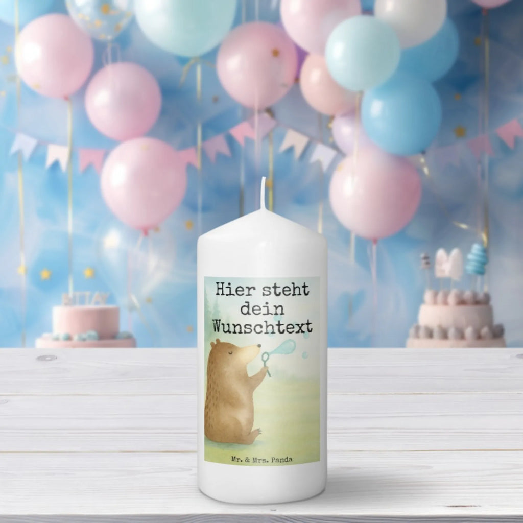 Personalisierte Kerze Bär Seifenblasen Design Grabkerze Mit Namensgravur, Kerze Mit Prägung Und Wunschname, Kerze Mit Namen, Personalisierte Kerze, Sojawachskerze Mit Namensdruck, Kommunionkerze Mit Namen, Laternenkerze Mit Namensdruck, Gartenkerze Mit Namen, Kerzen-Set Mit Namensgravur, Votivkerze Mit Wunschname, Gedenkkerze Mit Namen, LED-Kerze Mit Wunschname, Holz-Kerze Mit Namen, Streukerze Mit Namensdruck, Stearinkerze Mit Gravur, Bienenwachskerze Mit Wunschname, Andachtskerze Mit Namensgravur, Fair-Trade-Kerze Mit Namensgravur, Schwimmkerze Mit Namen, Kerze Mit Spruch Und Namen, Kerze Für Hochzeit Mit Namensgravur, Gastgeschenk Kerze Mit Namen, Duftkerze Mit Namen, Weihnachtskerze Mit Namensgravur, Stabkerze Mit Gravur, Tafelkerze Mit Wunschname, Trauerkerze Mit Namen, Adventskerze Mit Wunschname, Tischkerze Mit Namensdruck, Teelicht Mit Namensdruck, Metall-Kerze Mit Namensgravur, Bio-Kerze Mit Wunschname, Outdoor-Kerze Mit Namensgravur, Kerze Für Geburtstag Mit Wunschname, Handgemachte Kerze Mit Wunschname, Firmungskerze Mit Wunschname, Blockkerze Mit Namensdruck, Taufekerze Mit Namensgravur, Stumpenkerze Mit Namensgravur, Handgegossene Kerze Mit Namen, Glas-Kerze Mit Wunschname, Osterkerze Mit Namen, Bär, Teddy, Teddybär, Seifenblasen Bär Lustig Sein Glücklich Traurig Happy