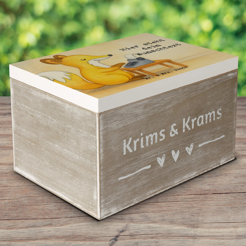 Personalizowane drewniane pudełko księgowy Pasja Design Dekokiste mit Namen, Dekokiste Personalisiert, Aufbewahrungsbox mit Namen, Schatulle Personalisiert, Holzkiste mit Namen, Erinnerungskiste Personalisiert, Truhe Personalisiert, Holzkiste Personalisiert, Kiste mit Namen, Kiste Personalisiert, Schatzkiste Personalisiert, Schatzkiste mit Namen, Schatulle mit Namen, Aufbewahrungsbox Personalisiert, GEschenkdose personalisiert, Geschenkbox personalisiert, Truhe mit Namen, Erinnerungsbox mit Namen, Erinnerungsbox Personalisiert, mit Namen, Erinnerungskiste, Beruf, Ausbildung, Jubiläum, Abschied, Rente, Kollege, Kollegin, Geschenk, Schenken, Arbeitskollege, Mitarbeiter, Firma, Danke, Dankeschön, Buchhalter, Backoffice Mitarbeiter, Angestellter, Bürojob