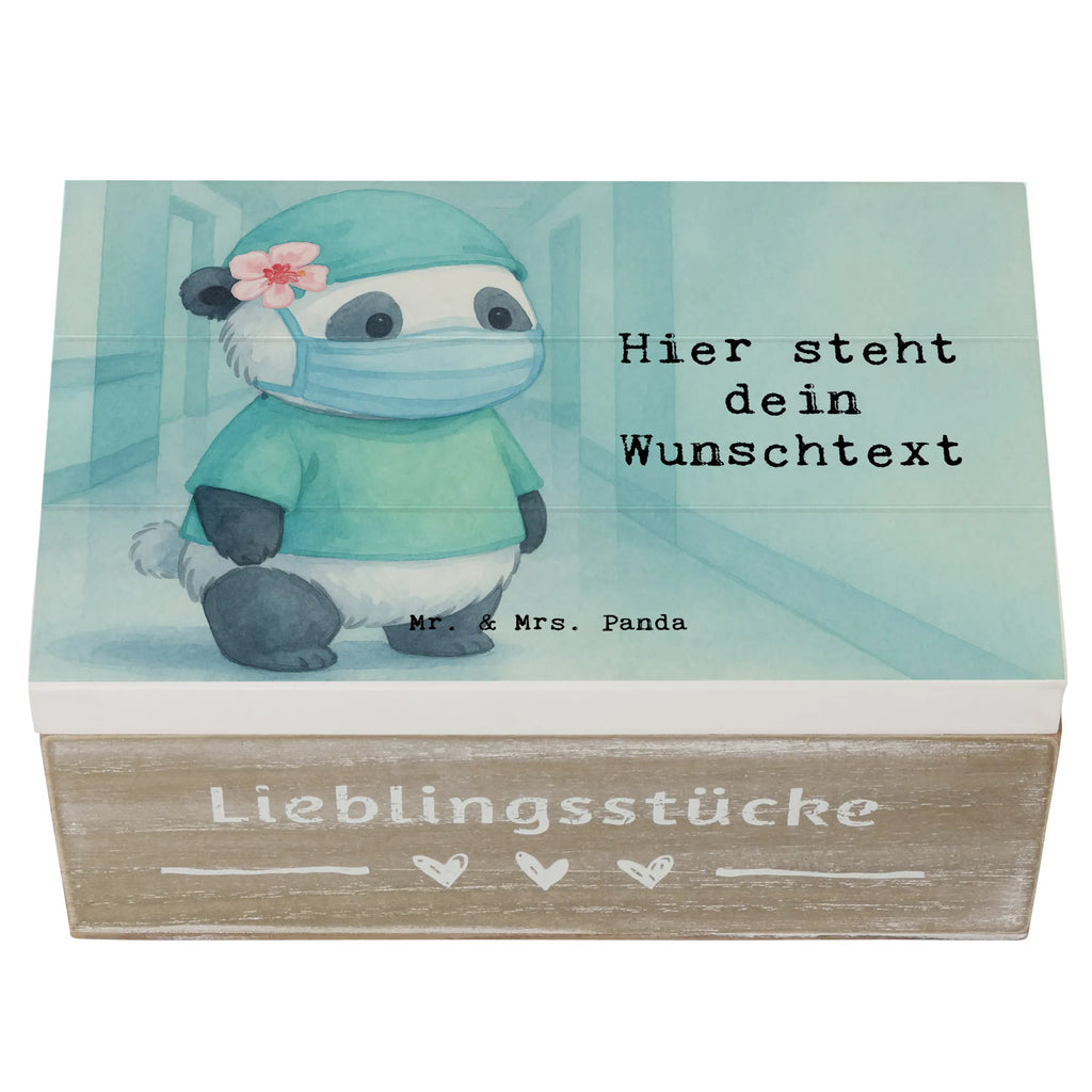 Personalisierte Holzkiste Operationsassistentin Leidenschaft Design Schatulle Personalisiert, Dekokiste mit Namen, Schatzkiste Personalisiert, Erinnerungsbox Personalisiert, Schatzkiste mit Namen, Kiste Personalisiert, mit Namen, Aufbewahrungsbox Personalisiert, GEschenkdose personalisiert, Dekokiste Personalisiert, Holzkiste Personalisiert, Schatulle mit Namen, Truhe mit Namen, Geschenkbox personalisiert, Truhe Personalisiert, Holzkiste mit Namen, Erinnerungskiste Personalisiert, Erinnerungsbox mit Namen, Erinnerungskiste, Aufbewahrungsbox mit Namen, Kiste mit Namen, Beruf, Ausbildung, Jubiläum, Abschied, Rente, Kollege, Kollegin, Geschenk, Schenken, Arbeitskollege, Mitarbeiter, Firma, Danke, Dankeschön, OP Assistentin, Operationsassistenz, Operationstechnische Assistentin, OTA, Operationsassistentin