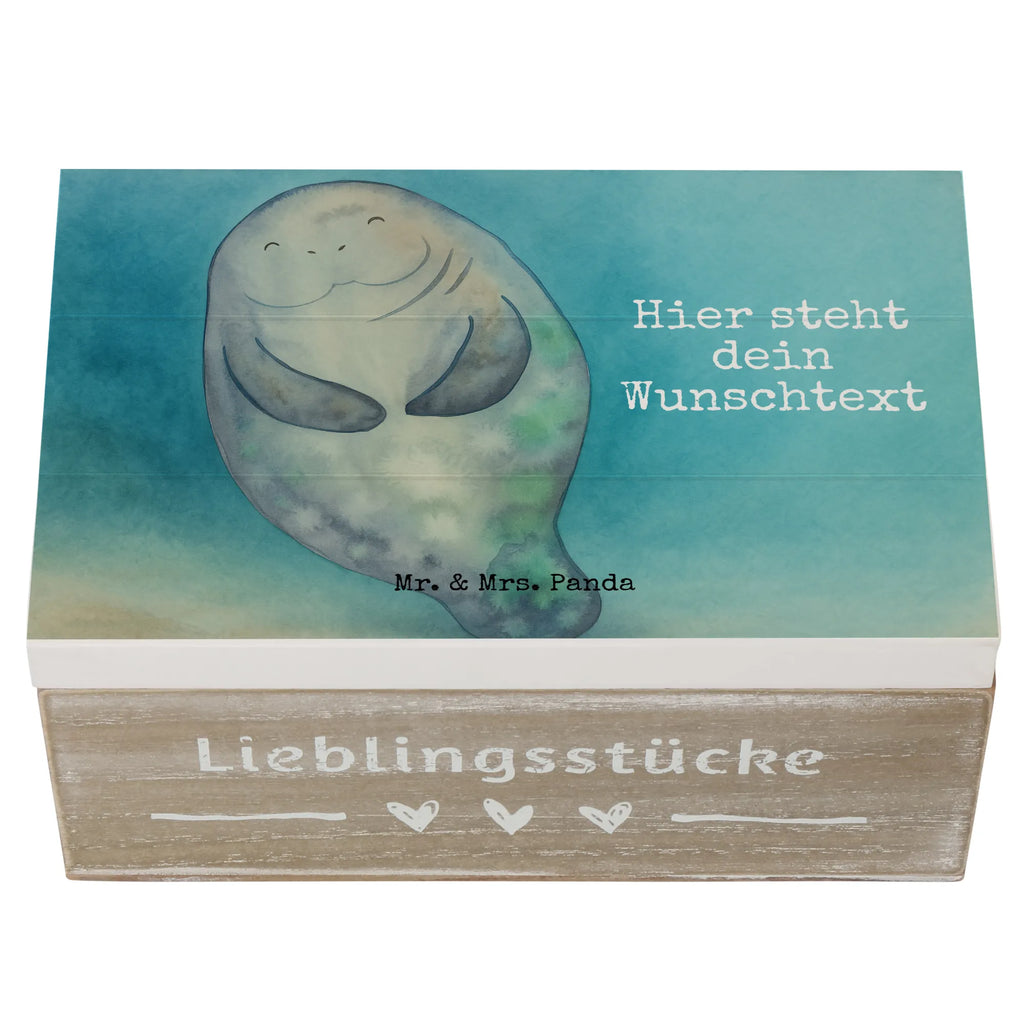 Personalisierte Holzkiste Seekuh Happy Design Aufbewahrungsbox Personalisiert, Schatzkiste mit Namen, Truhe mit Namen, Schatzkiste Personalisiert, GEschenkdose personalisiert, Erinnerungsbox Personalisiert, Kiste Personalisiert, Schatulle Personalisiert, Truhe Personalisiert, mit Namen, Kiste mit Namen, Dekokiste Personalisiert, Holzkiste Personalisiert, Schatulle mit Namen, Dekokiste mit Namen, Geschenkbox personalisiert, Erinnerungskiste Personalisiert, Erinnerungsbox mit Namen, Erinnerungskiste, Holzkiste mit Namen, Aufbewahrungsbox mit Namen, Meerestiere, Meer, Urlaub, Freundin, Respekt, Seekühe, Achtsamkeit, Liebeskummer, Neustart, Zufrieden, Selbstliebe, Seekuh, Neuanfang
