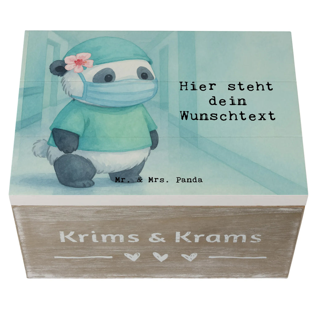 Personalisierte Holzkiste Operationsassistentin Leidenschaft Design Schatulle Personalisiert, Dekokiste mit Namen, Schatzkiste Personalisiert, Erinnerungsbox Personalisiert, Schatzkiste mit Namen, Kiste Personalisiert, mit Namen, Aufbewahrungsbox Personalisiert, GEschenkdose personalisiert, Dekokiste Personalisiert, Holzkiste Personalisiert, Schatulle mit Namen, Truhe mit Namen, Geschenkbox personalisiert, Truhe Personalisiert, Holzkiste mit Namen, Erinnerungskiste Personalisiert, Erinnerungsbox mit Namen, Erinnerungskiste, Aufbewahrungsbox mit Namen, Kiste mit Namen, Beruf, Ausbildung, Jubiläum, Abschied, Rente, Kollege, Kollegin, Geschenk, Schenken, Arbeitskollege, Mitarbeiter, Firma, Danke, Dankeschön, OP Assistentin, Operationsassistenz, Operationstechnische Assistentin, OTA, Operationsassistentin