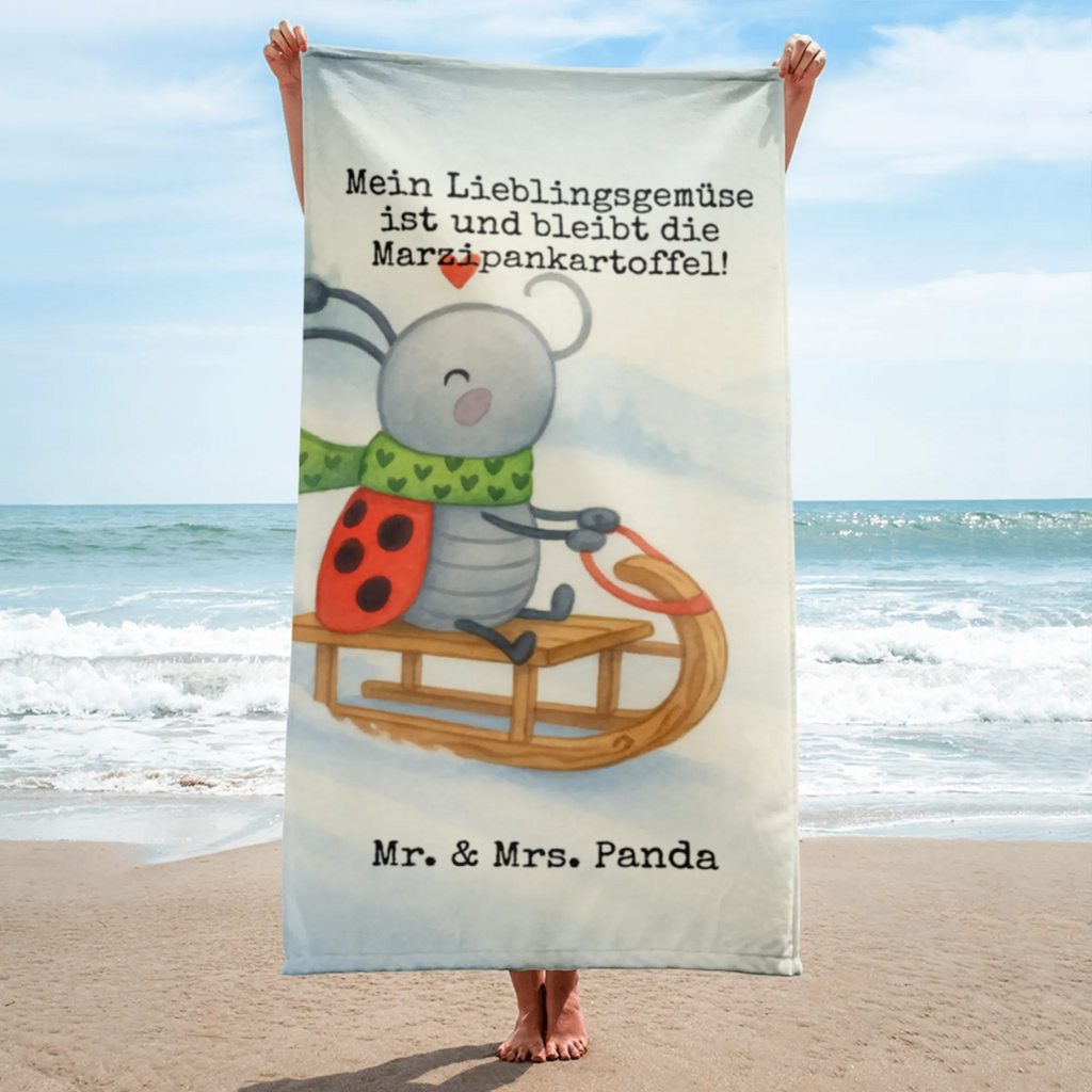 XL Badehandtuch Smörle Rodeln Design Handtuch XL Für Männer, Design Handtuch XL, Großes Handtuch Für Badezimmer, Saunatuch XL, Badehandtuch XL, Pflegeleichtes Handtuch Groß, Flauschiges Handtuch XL, Waschbares Handtuch XL, Nachhaltiges Handtuch XL, Handtuch Für Strand XL, XL Handtuch Weiß, Handtuch Für Sauna Groß, Handtuch Für Wellness, Handtuch Für Große Personen, Handtuch XL Geschenkidee, Handtuch Für Dusche XL, Handtuch Für Erwachsene XL, Duschtuch XL, Strapazierfähiges XL Handtuch, Handtuch Übergröße, Handtuch XL Für Kinder, XL Handtuch Grau, Weiches XL Handtuch, Großes Handtuch Unifarben, XL Handtuch, XL Handtuch Aus Bio Baumwolle, Mikrofaser Handtuch XL, XL Handtuch Mit Muster, Badetuch Extra Groß, Umweltfreundliches Handtuch Groß, Extra Großes Handtuch, Handtuch XL Modern, Handtuch XL Für Frauen, Saugfähiges Großes Handtuch, Handtuch Groß Für Sport, XL Handtuch Bunt, Handtuch XL Aus Baumwolle, Handtuch XL Klassisch, Großes Handtuch, Winter, Weihnachten, Weihnachtsdeko, Nikolaus, Advent, Heiligabend, Wintermotiv, Marzipan, Smörle, Schlittenfahren
