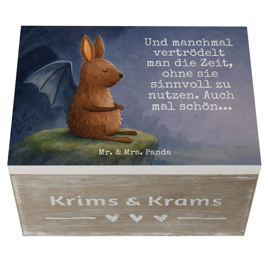 Holzkiste Fledermaus Sitzen Design Holzkiste, Kiste, Schatzkiste, Truhe, Schatulle, XXL, Erinnerungsbox, Erinnerungskiste, Dekokiste, Aufbewahrungsbox, Geschenkbox, Geschenkdose, Tiermotive, Gute Laune, lustige Sprüche, Tiere, Fledermaus, Fledermäuse, Motivation, entspannen