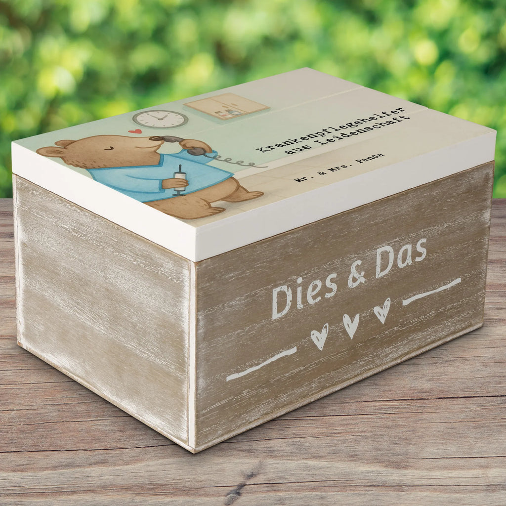 Holzkiste Krankenpflegehelfer Leidenschaft Design Aufbewahrungsbox, Erinnerungskiste, Geschenkdose, Erinnerungsbox, Schatulle, Kiste, Holzkiste, XXL, Truhe, Dekokiste, Schatzkiste, Geschenkbox, Beruf, Ausbildung, Jubiläum, Abschied, Rente, Kollege, Kollegin, Geschenk, Schenken, Arbeitskollege, Mitarbeiter, Firma, Danke, Dankeschön, Pflegehelfer, Pflegekraft, Krankenpflegehelfer