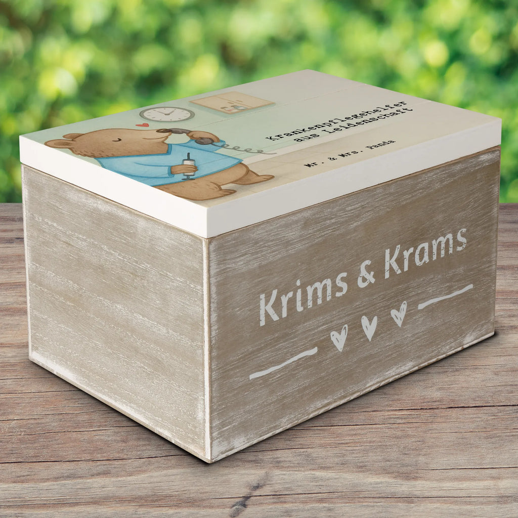 Holzkiste Krankenpflegehelfer Leidenschaft Design Aufbewahrungsbox, Erinnerungskiste, Geschenkdose, Erinnerungsbox, Schatulle, Kiste, Holzkiste, XXL, Truhe, Dekokiste, Schatzkiste, Geschenkbox, Beruf, Ausbildung, Jubiläum, Abschied, Rente, Kollege, Kollegin, Geschenk, Schenken, Arbeitskollege, Mitarbeiter, Firma, Danke, Dankeschön, Pflegehelfer, Pflegekraft, Krankenpflegehelfer