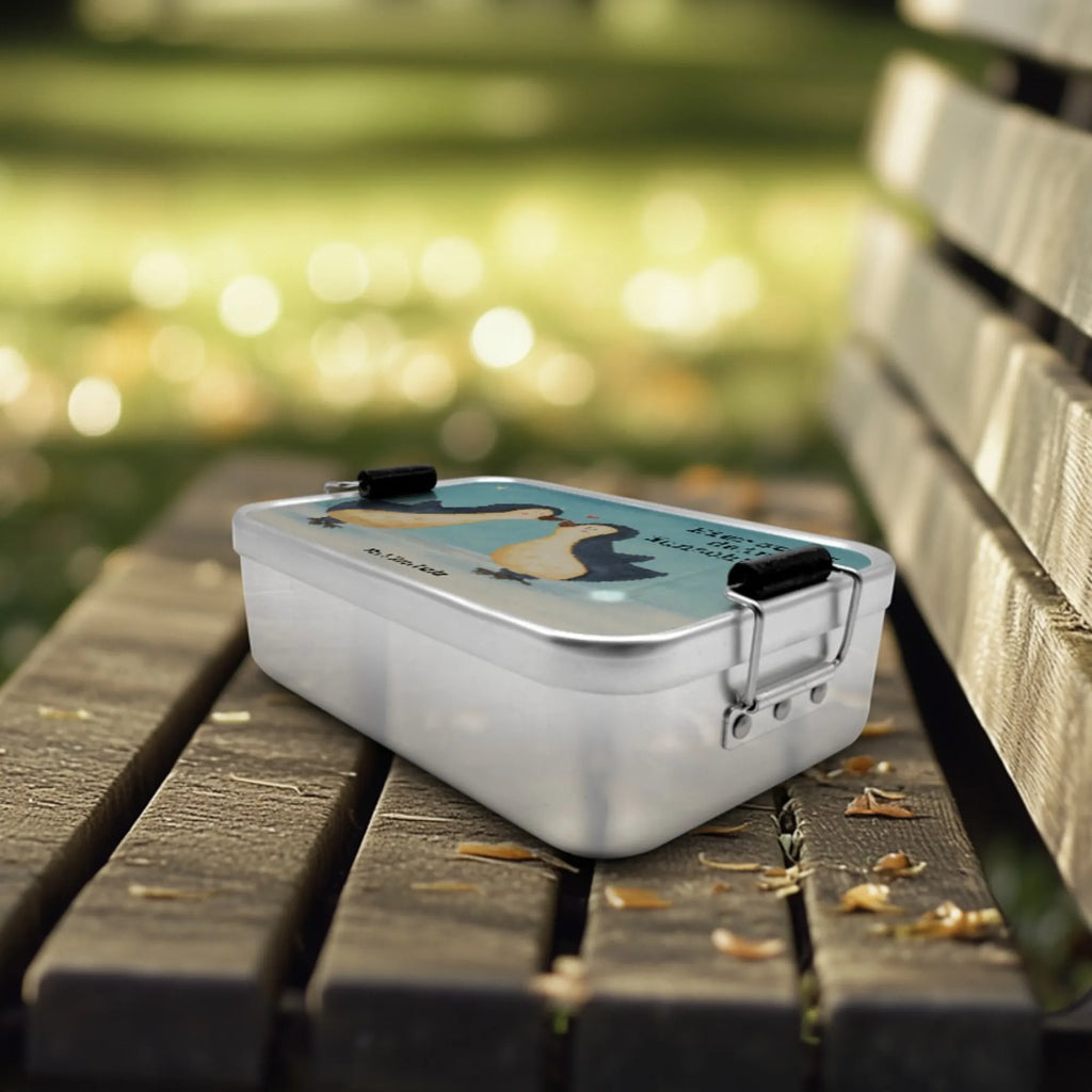 Personalisierte Metall Brotdose Pinguin Liebe Design Uni, Brotdose, Schule, Geschenk mit Namen, Brotbox mit Namen, Kindergarten, Brotbox, Brotdose mit Namen, Liebe, Partner, Freund, Freundin, Ehemann, Ehefrau, Heiraten, Verlobung, Heiratsantrag, Liebesgeschenk, Jahrestag, Hocheitstag, Liebesbeweis, Verlobte, Hochzeit, Pärchen. Liebespaar, Geschenkidee, Liebesspruch, Love, Pinguin, Pinguin Liebe, Verlobter, Hochzeitstag, Pinguinpaar, Geschenk Freundin, Pinguin Paar, Pinguine, Geschenk Freund, Geschenk Hochzeitstag, Paar, Gastgeschenk