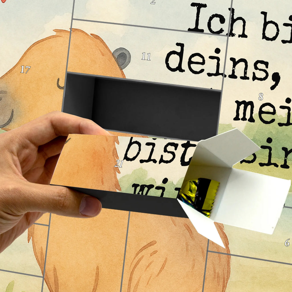 Befüllbarer Adventskalender Capybara Liebe Design Adventskalender, Adventskalender Karton, Adventskalender Zum Füllen, Adventskalender Zum Aufstellen, Karton Adventskalender, Adventskalender mit 24 Schachteln, Kalender Zum Befüllen, Geschenkekalender, Befüllbarer Adventskalender, Adventskalender Schachteln, Geschenke Adventskalender, Adventskalender Zum Befüllen, Adventskalender Selbst Befüllen, Adventskalender Schachtel, Tisch Adventskalender, Weihnachtskalender Schachteln, Adventskalender ohne Inhalt, Adventskalender Deko, Weihnachtskalender Zum Befüllen, Leerer Adventskalender, Adventskalender leer, Weihnachtskalender Boxen, Diy Adventskalender, Weihnachtskalender, Erwachsenen Adventskalender, Adventskalender Boxen, Adventskalender Zum Selbst Befüllen, Bastel Adventskalender, Adventskalender für Erwachsene, Weihnachtskalender Selbst Befüllen, Adventskalender 24 Boxen, Adventskalender Box, Schachtel Adventskalender, Lustige Sprüche, Tiere, Tiermotive, Gute Laune, Liebesbeweis, Kuschel Capybaras, Partnertiere, Verliebt, Romantisches Geschenk, Paar, Verschmolzen, Ich Bin Deins, Jahrestag, Herzlich, Liebe, Tierliebe, Capybara, Geschenkidee, Ehejubiläum, Valentinstag, Liebesspruch, Beziehung, Handgezeichnet, Du Bist Meins