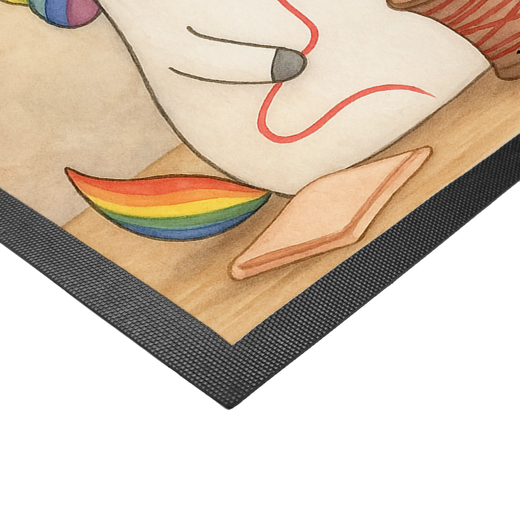 Fußmatte Einhorn Näherin Design Fußmatten, Fußmatte outdoor, Fussmatten online, Gummi Matte, Sauberlaufmatte, Haustürmatte, Matte, Vorleger, Schmutzmatte, Türmatte, Fußmatte außen, Gummimatte, Eingangsteppich, Fußabstreifer, Schmutzfänger, Fußabtreter außen, Türvorleger, Schmutzfangmatte waschbar, Fußabtreter, Fußmatte waschbar, Motivfußmatte, Schmutzfangmatte, Fußabstreifer außen, Fußmatte innen, Fußmatte außen wetterfest, Fussmatten, Schmutzfangteppich, Einhorn, Einhörner, Einhorn Deko, Unicorn, Freundin, Häkeln, Mädchen, Stricken, basteln, Näherin, nähen, Nähzimmer