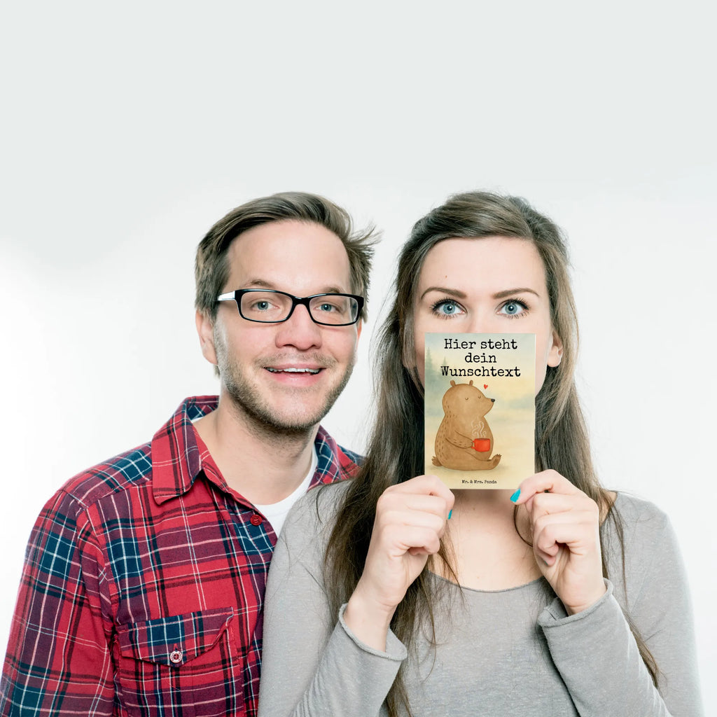 Personalisierte Postkarte Bär Morgenkaffee Design Einladung mit Namen, Geschenkkarte mit Namen, Karte mit Wunschtext, Postkarte bedrucken, Postkarte mit Wunschtext, Ansichtskarte mit Namen, Postkarte mit Namen, Postkarte personalisierbar, Einladung mit Wunschtext, Grußkarte mit Namen, Geschenkkarte mit Wunschtext, Karte mit Namen, Ansichtskarte mit Wunschtext, Grußkarte mit Wunschtext, Liebe, Partner, Freund, Freundin, Ehemann, Ehefrau, Heiraten, Verlobung, Heiratsantrag, Liebesgeschenk, Jahrestag, Hocheitstag, für Ehemann, Geschenk für Freundin, Geschenk für Frauen, Valentinstag, für Männer, Hochzeitstag, Geschenk für Partner, Mitbringsel, Liebesbeweis
