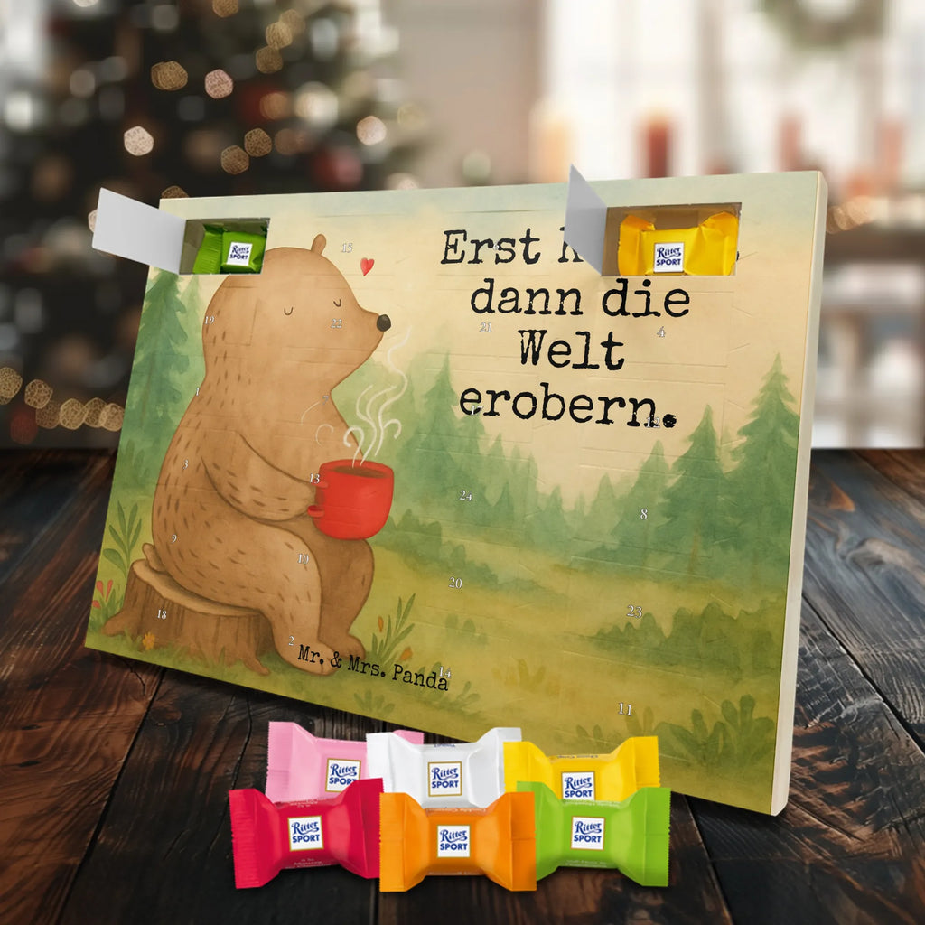 Adventskalender Bär Kaffee Design Weihnachtskalender, schoko kalender, süßigkeiten adventskalender, adventskalender süßigkeiten, kalender schokolade, Adventskalender, schokoladen kalender, Schokoladen Adventskalender, Weihnachtskalender Schokolade, süßigkeiten kalender, weihnachtskalender schoko, schokoladenkalender, Schoko Adventskalender, adventskalender mit pralinen, pralinen adventskalender, schokolade adventskalender, schoko weihnachtskalender, advent kalender, adventskalender pralinen, Adventskalender Schokolade, adventskalender mit süßigkeiten, schokokalender, adventskalender mit schokolade, Teddybär, Teddy, Bär, Motivation, Guten Morgen, Morgenroutine, Welt Erobern, Coffee, Welt Retten, Kaffee, Bären