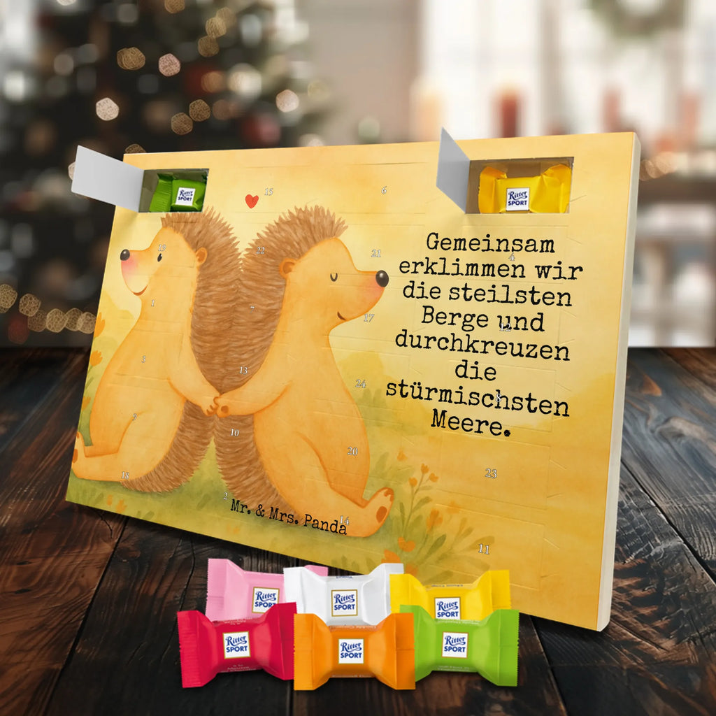 Adventskalender Igel händchenhaltend Design Adventskalender, kalender schokolade, schokoladen kalender, advent kalender, Schoko Adventskalender, süßigkeiten adventskalender, adventskalender mit schokolade, adventskalender mit süßigkeiten, adventskalender pralinen, Schokoladen Adventskalender, süßigkeiten kalender, schokokalender, schokolade adventskalender, pralinen adventskalender, schoko kalender, Weihnachtskalender Schokolade, schokoladenkalender, Adventskalender Schokolade, Weihnachtskalender, weihnachtskalender schoko, adventskalender mit pralinen, adventskalender süßigkeiten, schoko weihnachtskalender, Liebe, Freundin, Liebesgeschenk, Jahrestag, Verlobung, Partner, Ehemann, Ehefrau, Heiraten, Heiratsantrag, Hocheitstag, Freund, Liebesbeweis, Gemeinsamkeit, Hochzeit, Love, Liebesbotschaft, Igelliebe, Igel, Lieblingsmensch, Hand in Hand, Große Liebe, Geschenk für Zwei