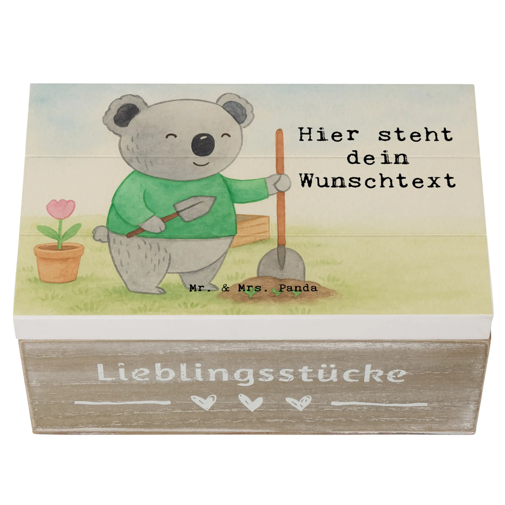 Personalisierte Holzkiste Garten- und Landschaftsbauer Leidenschaft Design Truhe mit Namen, Schatzkiste Personalisiert, Dekokiste mit Namen, Erinnerungsbox Personalisiert, Kiste Personalisiert, Erinnerungskiste, Schatulle Personalisiert, Holzkiste Personalisiert, Dekokiste Personalisiert, Aufbewahrungsbox mit Namen, Schatulle mit Namen, Aufbewahrungsbox Personalisiert, GEschenkdose personalisiert, Erinnerungsbox mit Namen, Holzkiste mit Namen, Schatzkiste mit Namen, Kiste mit Namen, Geschenkbox personalisiert, Truhe Personalisiert, Erinnerungskiste Personalisiert, mit Namen, Beruf, Ausbildung, Jubiläum, Abschied, Rente, Kollege, Kollegin, Geschenk, Schenken, Arbeitskollege, Mitarbeiter, Firma, Danke, Dankeschön, Gartenplaner, Gärtner, Hobbygärtner, Gartenbau, Garten- und Landschaftsbauer, Gärtnerei