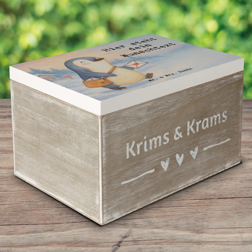 Personalisierte Holzkiste Postbote Leidenschaft Design Erinnerungskiste Personalisiert, Holzkiste Personalisiert, Holzkiste mit Namen, GEschenkdose personalisiert, Kiste Personalisiert, Schatulle mit Namen, Erinnerungsbox mit Namen, Schatzkiste mit Namen, Kiste mit Namen, mit Namen, Aufbewahrungsbox mit Namen, Truhe Personalisiert, Schatulle Personalisiert, Aufbewahrungsbox Personalisiert, Geschenkbox personalisiert, Dekokiste mit Namen, Erinnerungskiste, Dekokiste Personalisiert, Truhe mit Namen, Erinnerungsbox Personalisiert, Schatzkiste Personalisiert, Beruf, Ausbildung, Jubiläum, Abschied, Rente, Kollege, Kollegin, Geschenk, Schenken, Arbeitskollege, Mitarbeiter, Firma, Danke, Dankeschön, Briefzusteller, Postbote, Postler, Briefträger