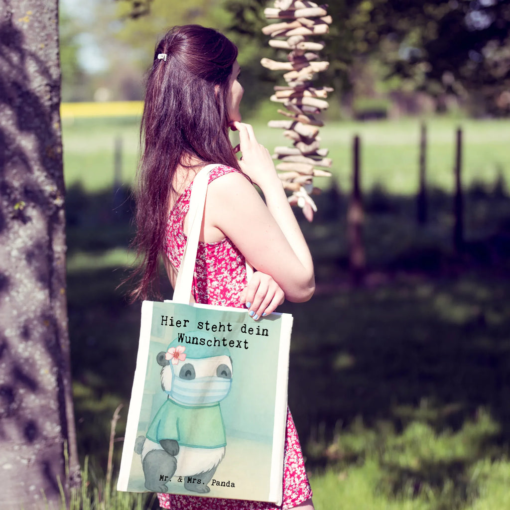 Personalisierte Tragetasche Operationsassistentin Leidenschaft Design Personalisierter Stoffbeutel, Personalisierte Einkaufstasche, Tragetasche mit Namen, Personalisierte Kindergartentasche, Personalisierter Jutebeutel, Personalisierte Beuteltasche, Personalisierte Jutetasche, Personalisierte Tasche, Stoffbeutel mit Namen, Einkaufstasche mit Namen, Personalisierter Beutel, Beruf, Ausbildung, Jubiläum, Abschied, Rente, Kollege, Kollegin, Geschenk, Schenken, Arbeitskollege, Mitarbeiter, Firma, Danke, Dankeschön, Operationsassistentin, OTA, Operationsassistenz, OP Assistentin, Operationstechnische Assistentin