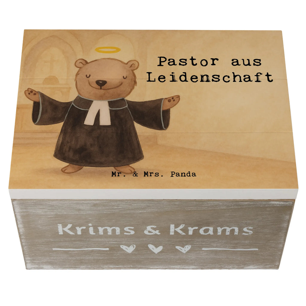 Holzkiste Pastor Leidenschaft Design Holzkiste, Erinnerungskiste, Truhe, Geschenkdose, Aufbewahrungsbox, Schatulle, Schatzkiste, Geschenkbox, Kiste, Dekokiste, Erinnerungsbox, XXL, Beruf, Ausbildung, Jubiläum, Abschied, Rente, Kollege, Kollegin, Geschenk, Schenken, Arbeitskollege, Mitarbeiter, Firma, Danke, Dankeschön, Diener Gottes<br />Geistlicher, Kirche, Pfarrer, Pastor, Theologe, Prediger<br />Priester