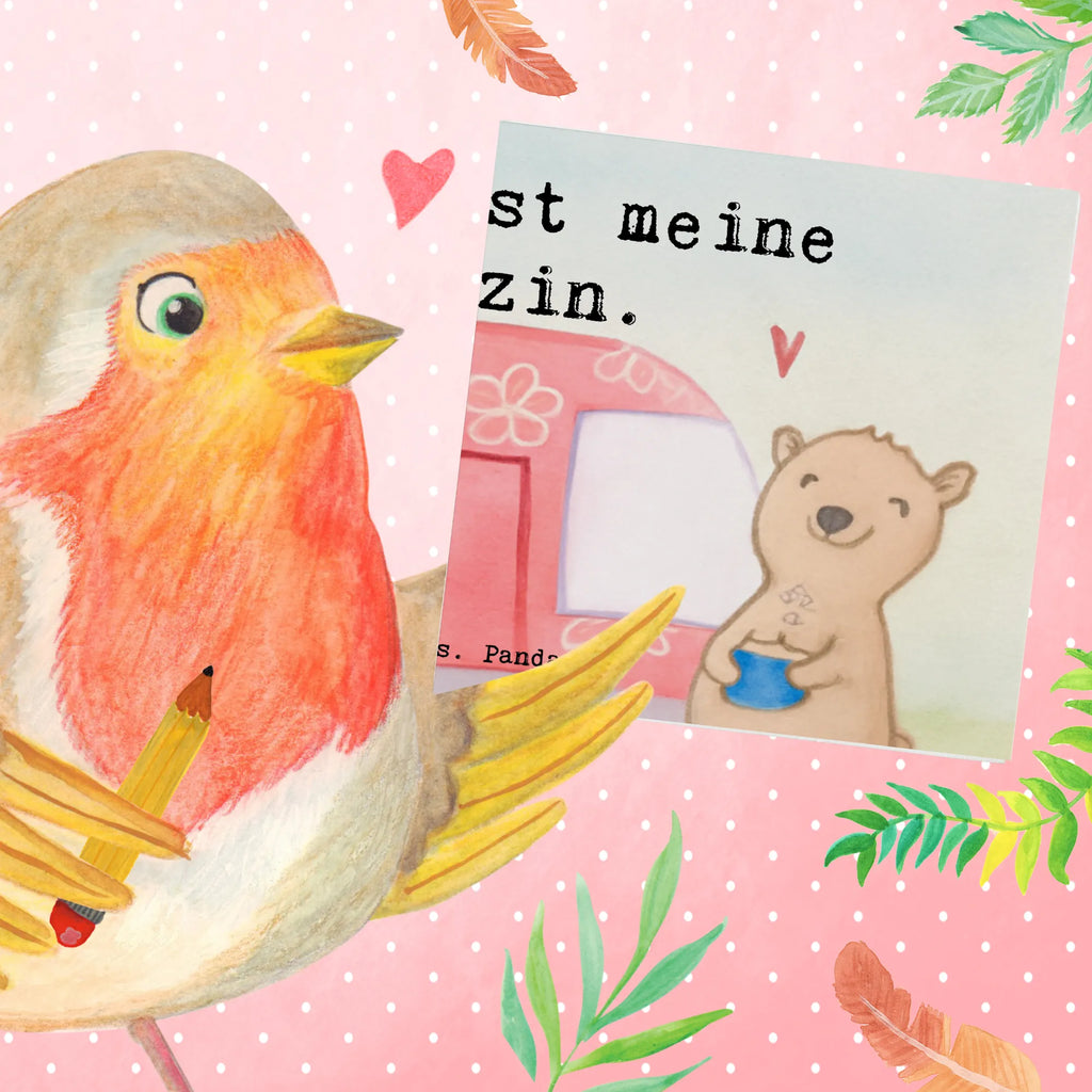 Deluxe Karte Bär Camper Design Hochwertige Grußkarte, Karte, Glückwunschkarte, Hochzeitskarte, Klappkarte, Grußkarte, Hochwertige Klappkarte, Einladungskarte, Geburtstagskarte, Geschenk, Sport, Sportart, Hobby, Schenken, Danke, Dankeschön, Auszeichnung, Gewinn, Sportler, Roadtrip, Campingplatz, Campen, Camper, Urlaub, Zelten, Wohnmobil