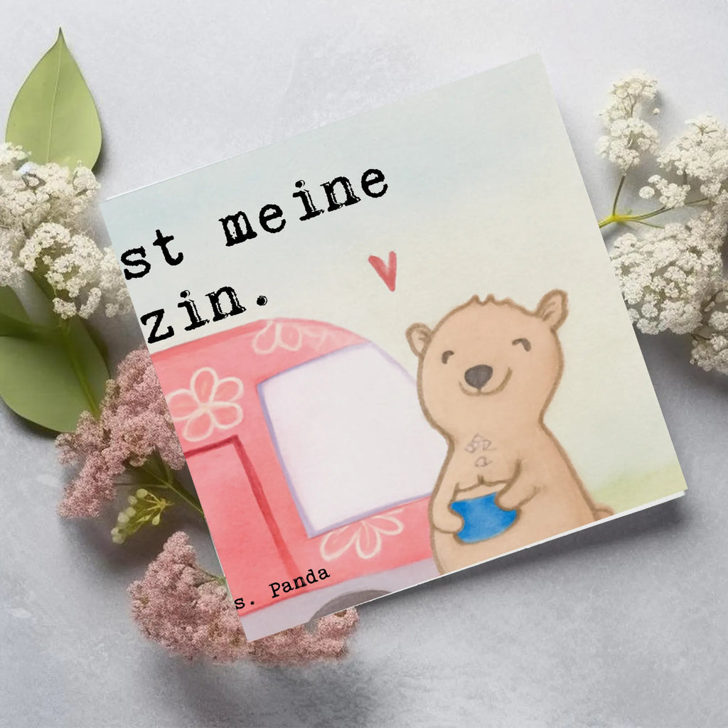 Deluxe Karte Bär Camper Design Hochwertige Grußkarte, Karte, Glückwunschkarte, Hochzeitskarte, Klappkarte, Grußkarte, Hochwertige Klappkarte, Einladungskarte, Geburtstagskarte, Geschenk, Sport, Sportart, Hobby, Schenken, Danke, Dankeschön, Auszeichnung, Gewinn, Sportler, Roadtrip, Campingplatz, Campen, Camper, Urlaub, Zelten, Wohnmobil