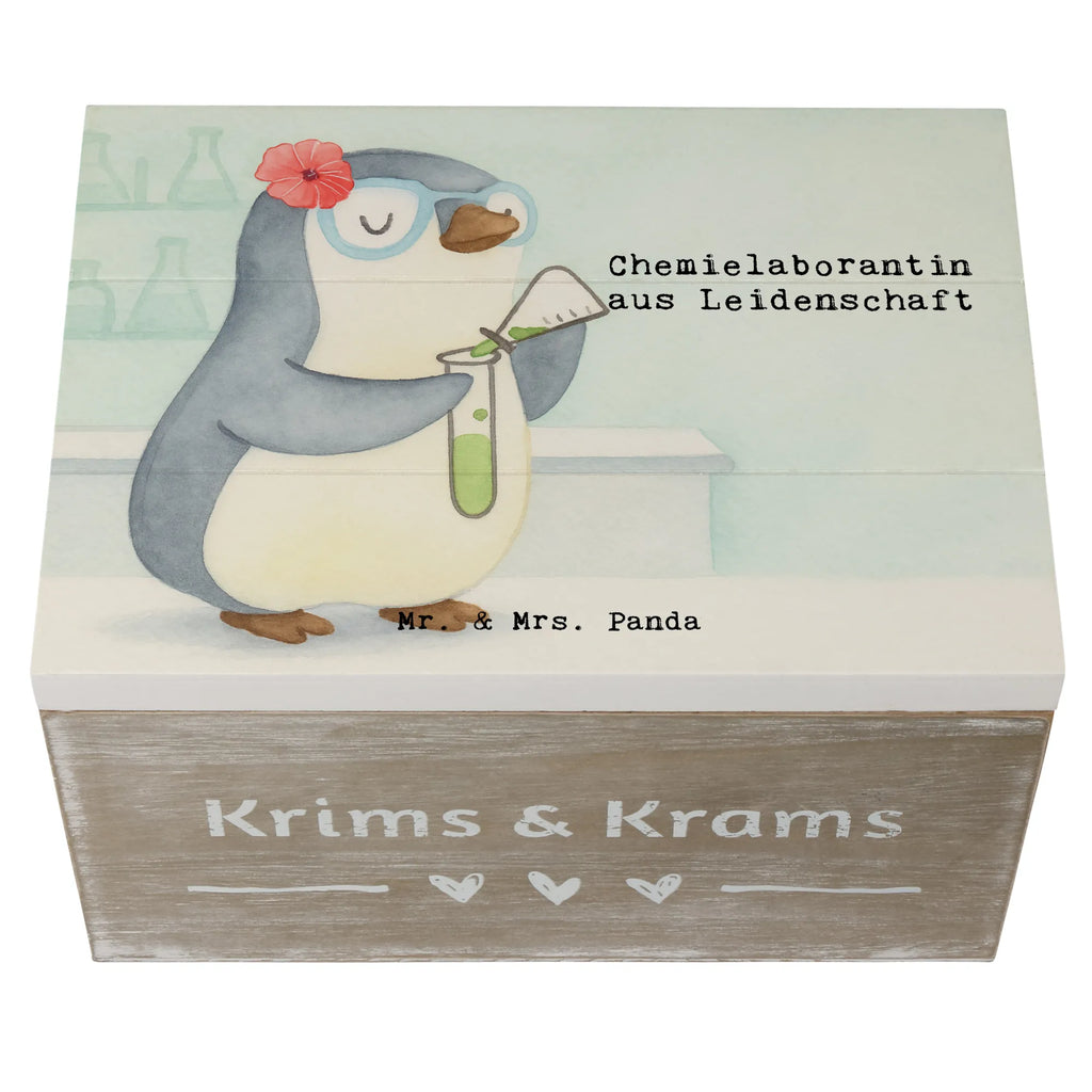 Holzkiste Chemielaborantin Leidenschaft Design Schatulle, Geschenkbox, Truhe, Dekokiste, XXL, Erinnerungsbox, Erinnerungskiste, Kiste, Schatzkiste, Aufbewahrungsbox, Holzkiste, Geschenkdose, Beruf, Ausbildung, Jubiläum, Abschied, Rente, Kollege, Kollegin, Geschenk, Schenken, Arbeitskollege, Mitarbeiter, Firma, Danke, Dankeschön, Studium, Naturwissenschaftlerin, Labor, Wissenschaftlerin, Chemielaborantin, Forschung, Chemikerin