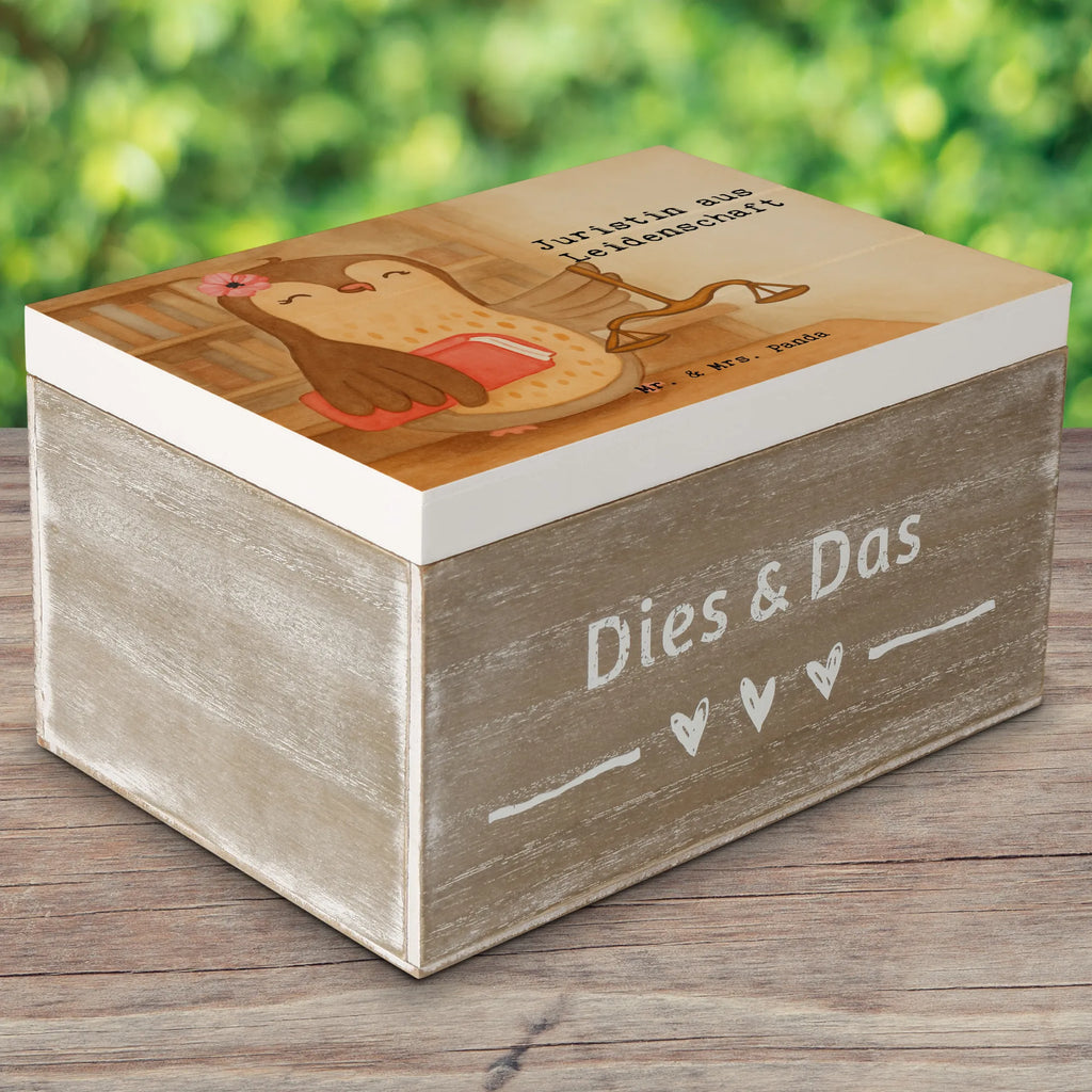 Holzkiste Juristin Leidenschaft Design Geschenkdose, Truhe, Schatzkiste, Geschenkbox, Kiste, Erinnerungsbox, Aufbewahrungsbox, Dekokiste, Erinnerungskiste, Schatulle, Holzkiste, XXL, Beruf, Ausbildung, Jubiläum, Abschied, Rente, Kollege, Kollegin, Geschenk, Schenken, Arbeitskollege, Mitarbeiter, Firma, Danke, Dankeschön, Jurastudent, Anwältin, Staatsexamen, Anwaltskanzlei, Jura Studium, Juristin, Master of laws