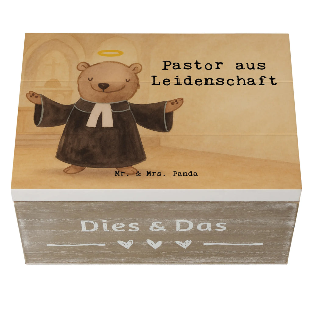 Holzkiste Pastor Leidenschaft Design Holzkiste, Erinnerungskiste, Truhe, Geschenkdose, Aufbewahrungsbox, Schatulle, Schatzkiste, Geschenkbox, Kiste, Dekokiste, Erinnerungsbox, XXL, Beruf, Ausbildung, Jubiläum, Abschied, Rente, Kollege, Kollegin, Geschenk, Schenken, Arbeitskollege, Mitarbeiter, Firma, Danke, Dankeschön, Diener Gottes<br />Geistlicher, Kirche, Pfarrer, Pastor, Theologe, Prediger<br />Priester