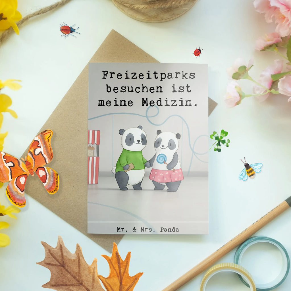 Grußkarte Pandas Freizeitpark besuchen Design Glückwunschkarte, Hochzeitskarte, Ansichtskarten, Grußkarte, Einladungskarte, Karte, Geburtstagskarte, Klappkarte, Geschenk, Sport, Sportart, Hobby, Schenken, Danke, Dankeschön, Auszeichnung, Gewinn, Sportler, Achterbahn fahren, Freizeitpark besuchen