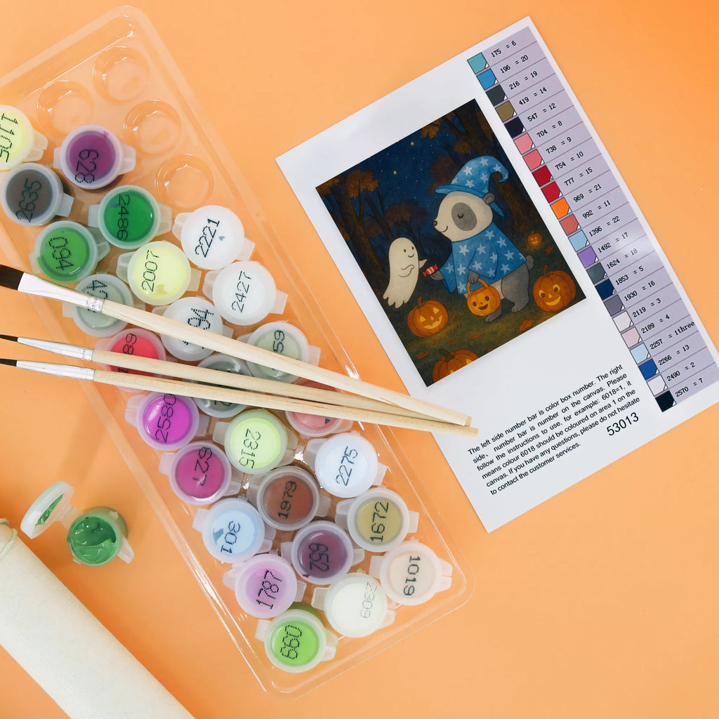 Malowanie według numerów Panda Czarodziej Design Bastelidee, Baseln, Malen nach Zahlen, DIY, Malen, Ausmalbild, Künstler, Kunstwerk, Kreativität, Halloween, Deko, Martinssingen, Dekoration, Geschenke, Schenken, Zauberer, Süßes sonst gibt's saures, Panda, Trick or Treat, Gespenst, Halloween Deko