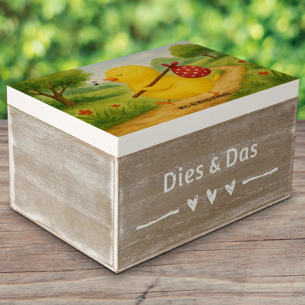 Geschenkbox Küken Wander Design erinnerungsbox hochzeit, aufbewahrungsbox aus holz, box aus holz, aufbewahrungskiste, holz aufbewahrungsbox, Schatzkiste, Dekokiste, aufbewahrungsbox holz, deko box, Schatulle, Truhe, holzboxen, holzkisten, holzbox mit deckel, erinnerungsbox baby, holzbox, Holzkiste, ordnungsbox, Kiste, holztruhe, Erinnerungsbox, schmuckkästchen, Geschenkbox, holzkiste mit deckel, Aufbewahrungsbox, dekorative holzkiste, Erinnerungskiste, Osternest, Osterhase, Ostern Kinder, Ostergeschenke Kinder, Ostern Geschenk, Geschenke zu Ostern, Ostergeschenke, Osterdeko, Ostern, Ostereier, Wunder, Zeit, Frühlingsgefühle, Ostergrüße, Zeitmanagement, Flausen, Frohe Ostern, liebe Grüße, Ei, Weltenbummler, Osterei, Reisen, Freude, Grüße, Backpacker, Küken