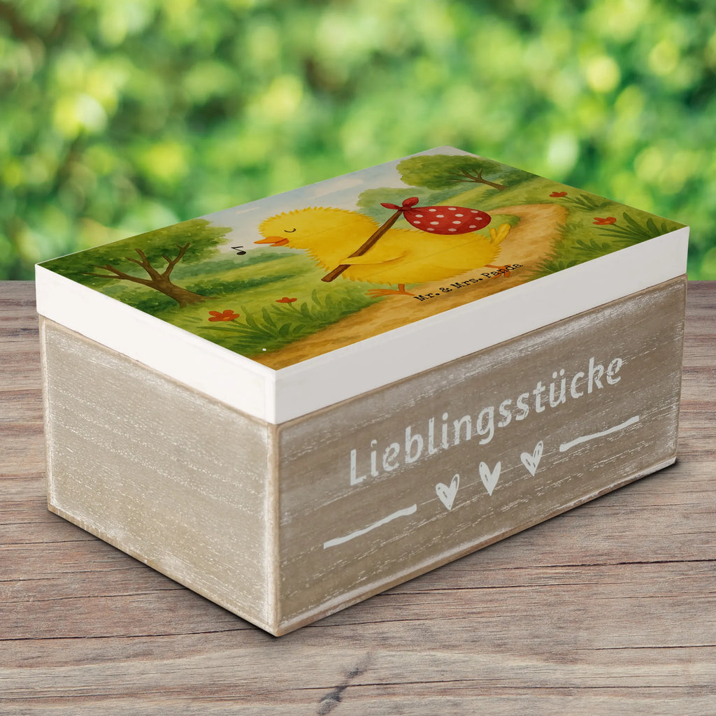 Geschenkbox Küken Wander Design erinnerungsbox hochzeit, aufbewahrungsbox aus holz, box aus holz, aufbewahrungskiste, holz aufbewahrungsbox, Schatzkiste, Dekokiste, aufbewahrungsbox holz, deko box, Schatulle, Truhe, holzboxen, holzkisten, holzbox mit deckel, erinnerungsbox baby, holzbox, Holzkiste, ordnungsbox, Kiste, holztruhe, Erinnerungsbox, schmuckkästchen, Geschenkbox, holzkiste mit deckel, Aufbewahrungsbox, dekorative holzkiste, Erinnerungskiste, Osternest, Osterhase, Ostern Kinder, Ostergeschenke Kinder, Ostern Geschenk, Geschenke zu Ostern, Ostergeschenke, Osterdeko, Ostern, Ostereier, Wunder, Zeit, Frühlingsgefühle, Ostergrüße, Zeitmanagement, Flausen, Frohe Ostern, liebe Grüße, Ei, Weltenbummler, Osterei, Reisen, Freude, Grüße, Backpacker, Küken