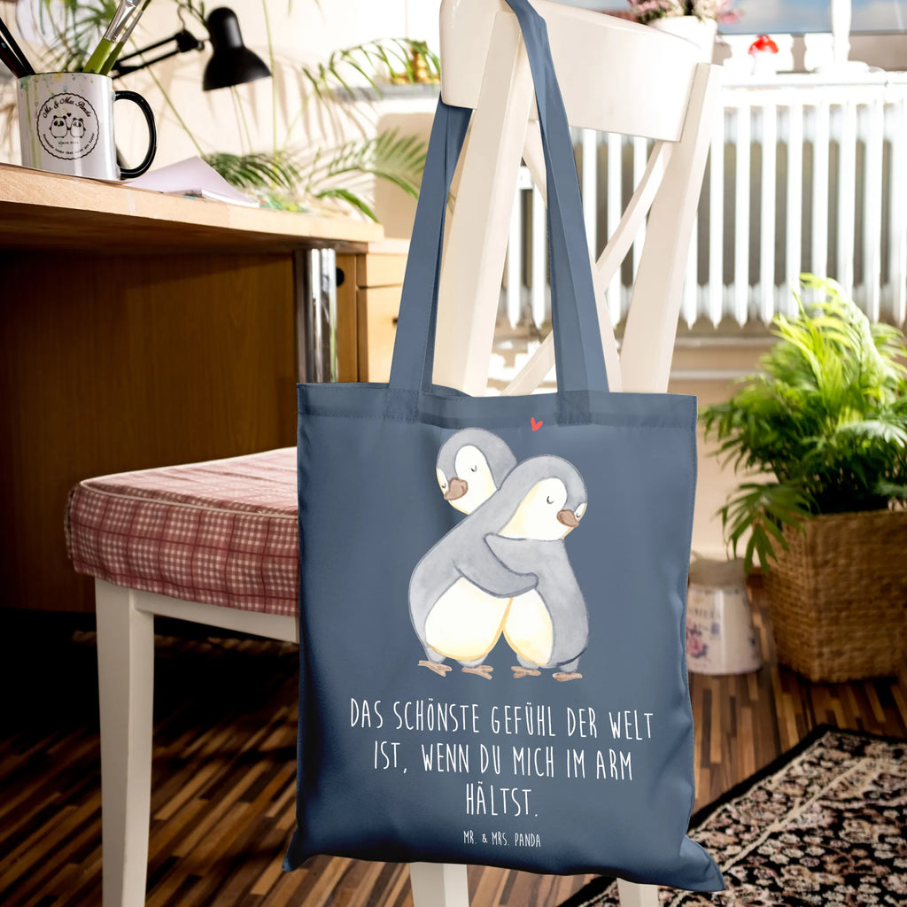 Tragetasche Pinguine Kuscheln Stofftasche, Laptoptasche, Einkaufstasche, Shopper, Umhängetasche, Stoffbeutel, Jutebeutel, Beutel, Strandtasche, Einkaufstüte, Tragetasche, Jutetasche, Badetasche, Tasche, Schultertasche, Beuteltasche, Liebe, Partner, Freund, Freundin, Ehemann, Ehefrau, Heiraten, Verlobung, Heiratsantrag, Liebesgeschenk, Jahrestag, Hocheitstag, Geschenk für Freundin, Geschenk für Frauen, für Ehemann, Liebesbeweis, Mitbringsel, für Männer, Hochzeitstag, Geschenk für Partner, Valentinstag