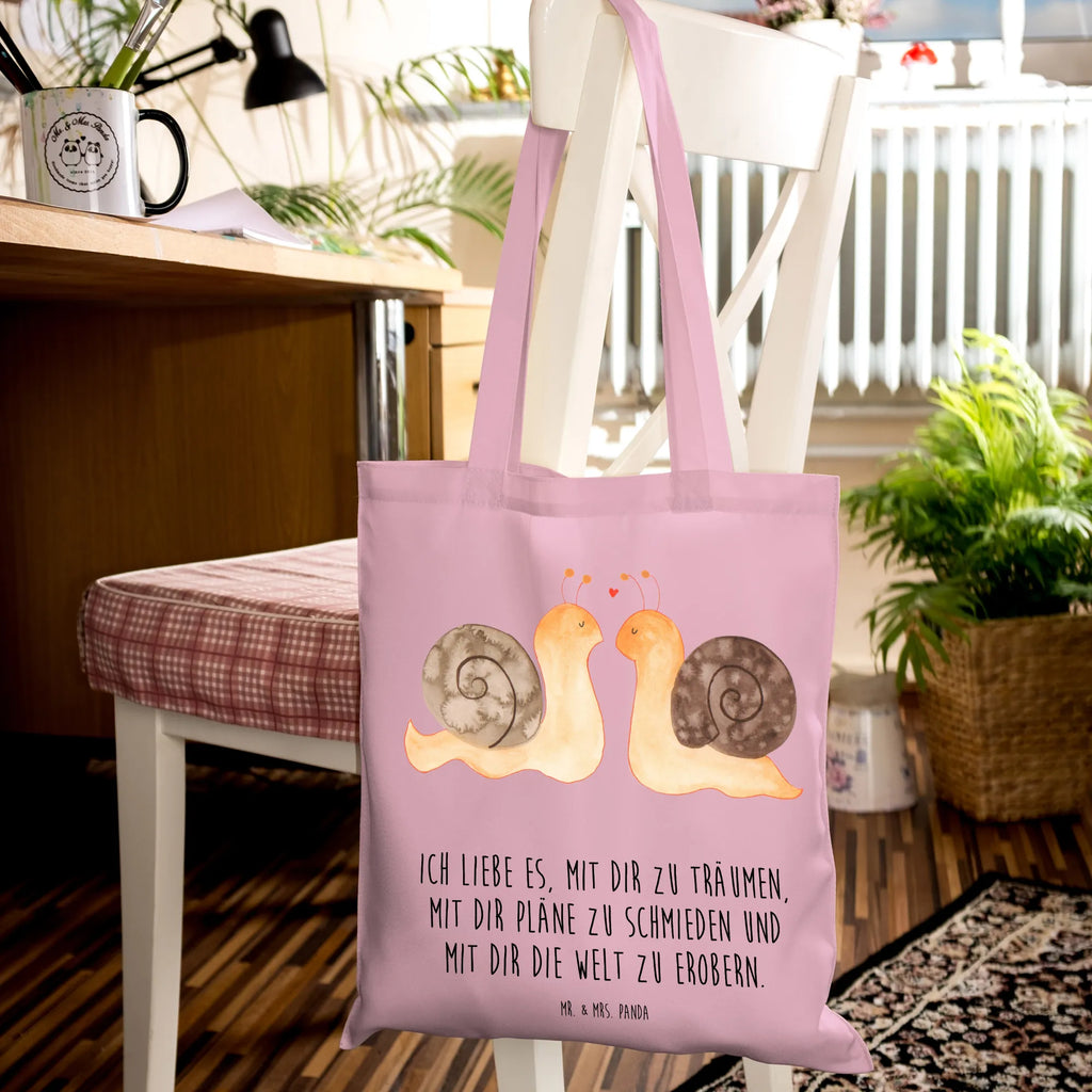 Tote bag Snails in love Strandtasche, Laptoptasche, Tragetasche, Schultertasche, Tasche, Beuteltasche, Umhängetasche, Jutetasche, Einkaufstasche, Badetasche, Stofftasche, Stoffbeutel, Einkaufstüte, Shopper, Beutel, Jutebeutel, Liebe, Partner, Freund, Freundin, Ehemann, Ehefrau, Heiraten, Verlobung, Heiratsantrag, Liebesgeschenk, Jahrestag, Hocheitstag