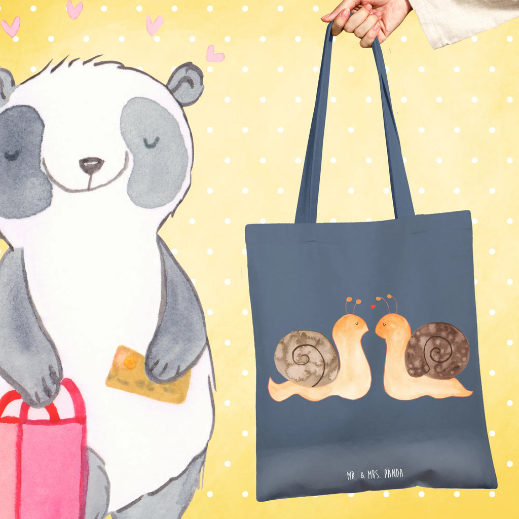 Tote bag Snails in love Strandtasche, Laptoptasche, Tragetasche, Schultertasche, Tasche, Beuteltasche, Umhängetasche, Jutetasche, Einkaufstasche, Badetasche, Stofftasche, Stoffbeutel, Einkaufstüte, Shopper, Beutel, Jutebeutel, Liebe, Partner, Freund, Freundin, Ehemann, Ehefrau, Heiraten, Verlobung, Heiratsantrag, Liebesgeschenk, Jahrestag, Hocheitstag