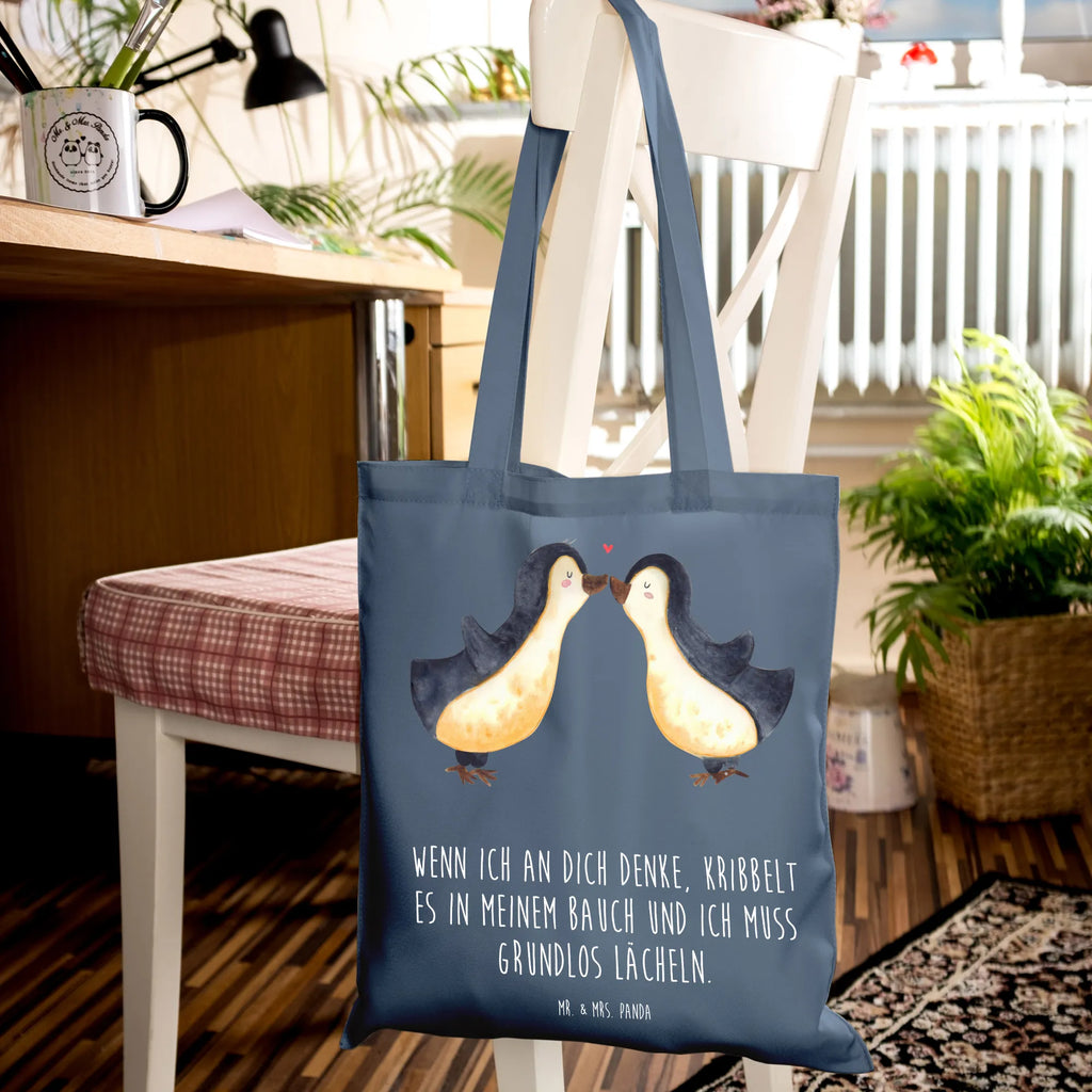 Tote bag penguins kiss Schultertasche, Jutebeutel, Einkaufstasche, Tragetasche, Stoffbeutel, Beutel, Tasche, Stofftasche, Strandtasche, Jutetasche, Umhängetasche, Badetasche, Shopper, Einkaufstüte, Laptoptasche, Beuteltasche, Liebe, Partner, Freund, Freundin, Ehemann, Ehefrau, Heiraten, Verlobung, Heiratsantrag, Liebesgeschenk, Jahrestag, Hocheitstag, Geschenk für Frauen, Geschenk für Freundin, Geschenk für Partner, Liebesbeweis, Mitbringsel, Hochzeitstag, für Männer, für Ehemann, Valentinstag