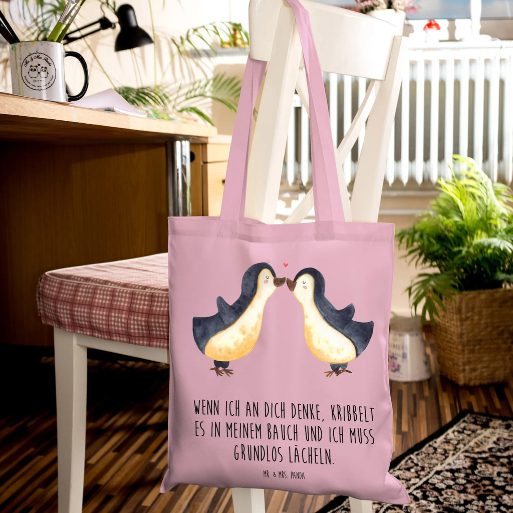 Tote bag penguins kiss Schultertasche, Jutebeutel, Einkaufstasche, Tragetasche, Stoffbeutel, Beutel, Tasche, Stofftasche, Strandtasche, Jutetasche, Umhängetasche, Badetasche, Shopper, Einkaufstüte, Laptoptasche, Beuteltasche, Liebe, Partner, Freund, Freundin, Ehemann, Ehefrau, Heiraten, Verlobung, Heiratsantrag, Liebesgeschenk, Jahrestag, Hocheitstag, Geschenk für Frauen, Geschenk für Freundin, Geschenk für Partner, Liebesbeweis, Mitbringsel, Hochzeitstag, für Männer, für Ehemann, Valentinstag