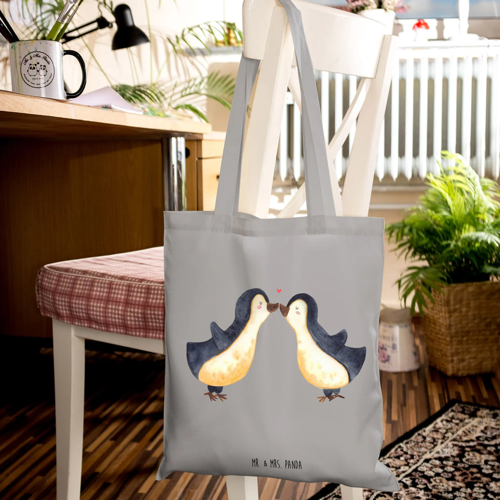 Tote bag penguins kiss Schultertasche, Jutebeutel, Einkaufstasche, Tragetasche, Stoffbeutel, Beutel, Tasche, Stofftasche, Strandtasche, Jutetasche, Umhängetasche, Badetasche, Shopper, Einkaufstüte, Laptoptasche, Beuteltasche, Liebe, Partner, Freund, Freundin, Ehemann, Ehefrau, Heiraten, Verlobung, Heiratsantrag, Liebesgeschenk, Jahrestag, Hocheitstag, Geschenk für Frauen, Geschenk für Freundin, Geschenk für Partner, Liebesbeweis, Mitbringsel, Hochzeitstag, für Männer, für Ehemann, Valentinstag