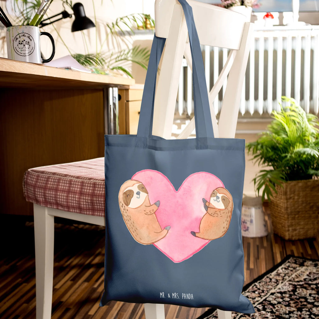 Tragetasche Faultiere Herz Stoffbeutel, Beutel, Schultertasche, Beuteltasche, Umhängetasche, Jutebeutel, Badetasche, Laptoptasche, Strandtasche, Einkaufstüte, Jutetasche, Stofftasche, Shopper, Tragetasche, Einkaufstasche, Tasche, Liebe, Partner, Freund, Freundin, Ehemann, Ehefrau, Heiraten, Verlobung, Heiratsantrag, Liebesgeschenk, Jahrestag, Hocheitstag, Valentinstag, Mitbringsel, für Ehemann, für Männer, Liebesbeweis, Geschenk für Freundin, Hochzeitstag, Geschenk für Partner, Geschenk für Frauen