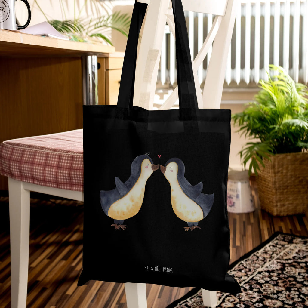 Tote bag penguins kiss Schultertasche, Jutebeutel, Einkaufstasche, Tragetasche, Stoffbeutel, Beutel, Tasche, Stofftasche, Strandtasche, Jutetasche, Umhängetasche, Badetasche, Shopper, Einkaufstüte, Laptoptasche, Beuteltasche, Liebe, Partner, Freund, Freundin, Ehemann, Ehefrau, Heiraten, Verlobung, Heiratsantrag, Liebesgeschenk, Jahrestag, Hocheitstag, Geschenk für Frauen, Geschenk für Freundin, Geschenk für Partner, Liebesbeweis, Mitbringsel, Hochzeitstag, für Männer, für Ehemann, Valentinstag